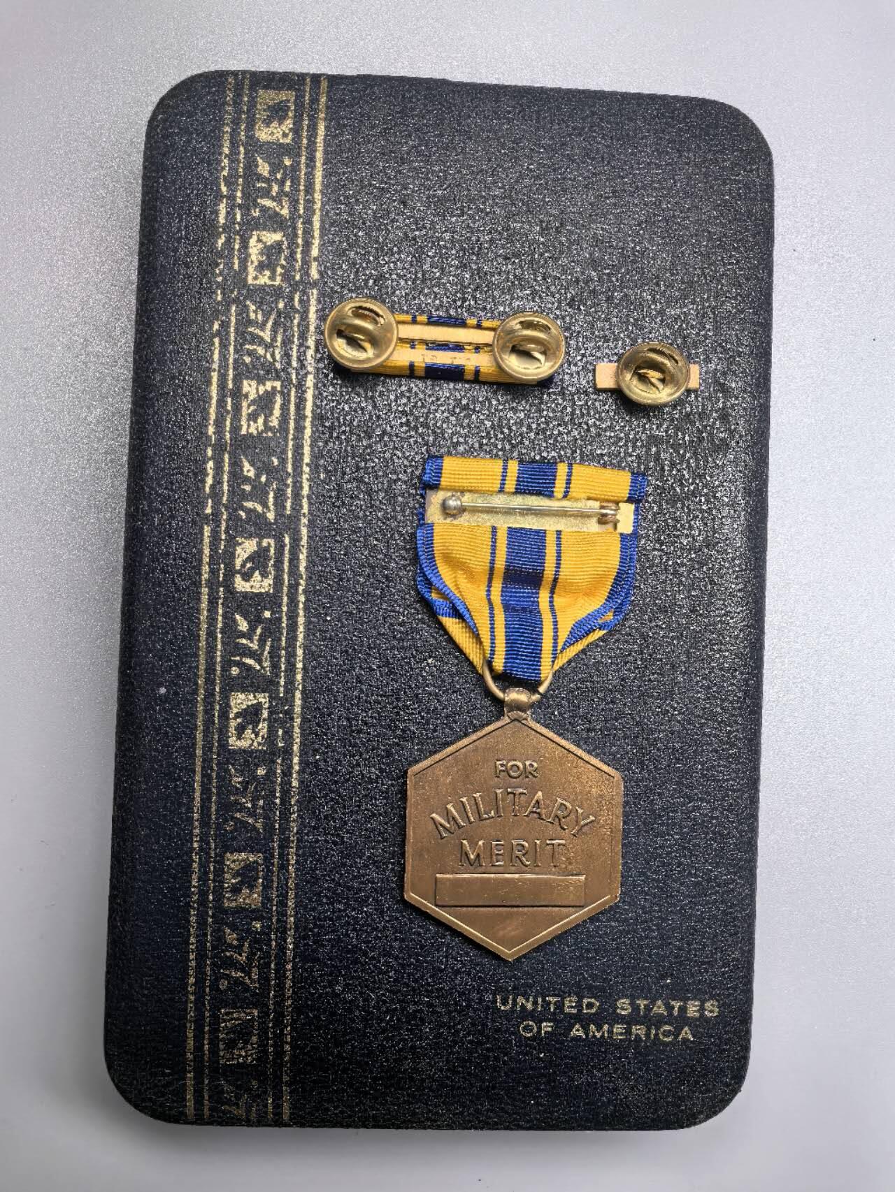 小驴勋章奖章收藏11月22日周六晚六点拍卖（珍爱和平，收藏战争，铭记历史，勿忘国耻，忠党爱国。有偿代拍，送拍规则在简介最后，参拍须阅读规则后再参拍，关系到运费包装发货时效真假辨别等关键信息，拍卖时不再发原图，看大图店主微信码在拍卖店铺介绍里）