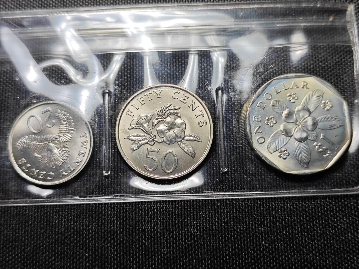 KK钱币收藏小铺 （套币 好品/批量散币 银币）专场  2月预留时间 周末发货  1986新加坡官方虎年清年套币 含少见新加坡1元