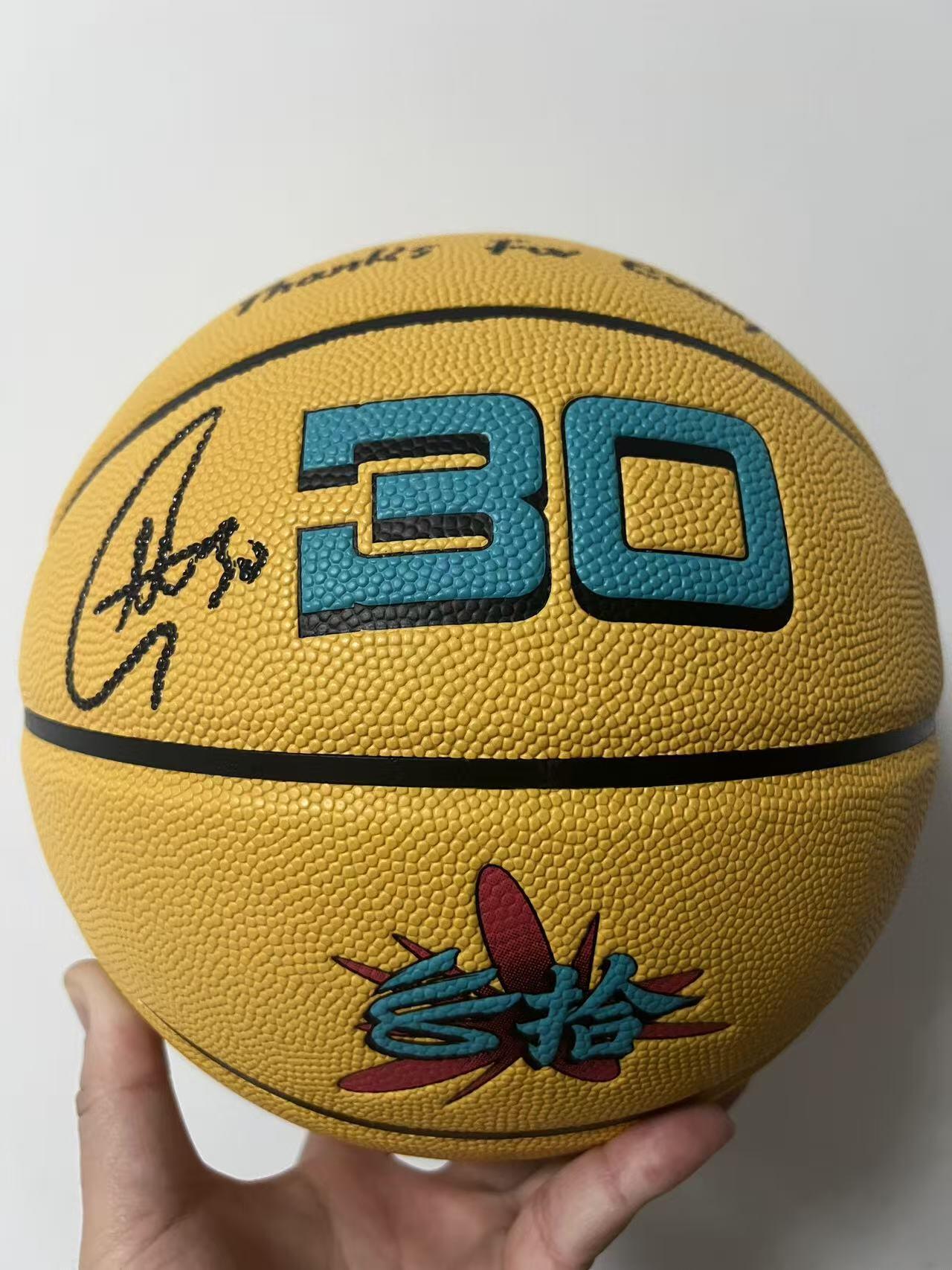 零元拍：最后的UA，永远的CURRY！NBA历史三分王，宇宙勇士话事人斯蒂芬-库里亲笔签名UA出品CURRY品牌亚洲行重庆限定“勒是雾都”收藏篮球！