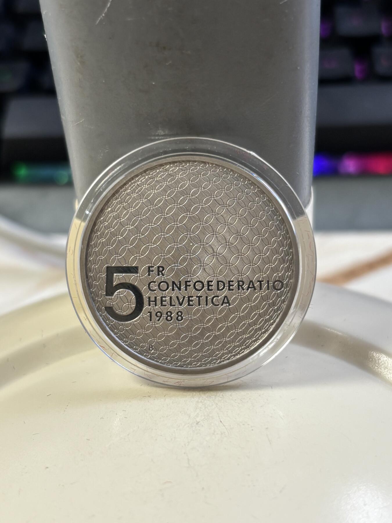 第182期拍卖 获奖瑞士1988年汉城奥运和平鸽和五环铜镍精制版本纪念币带盒，获克劳斯1990年度最佳艺术币大奖，