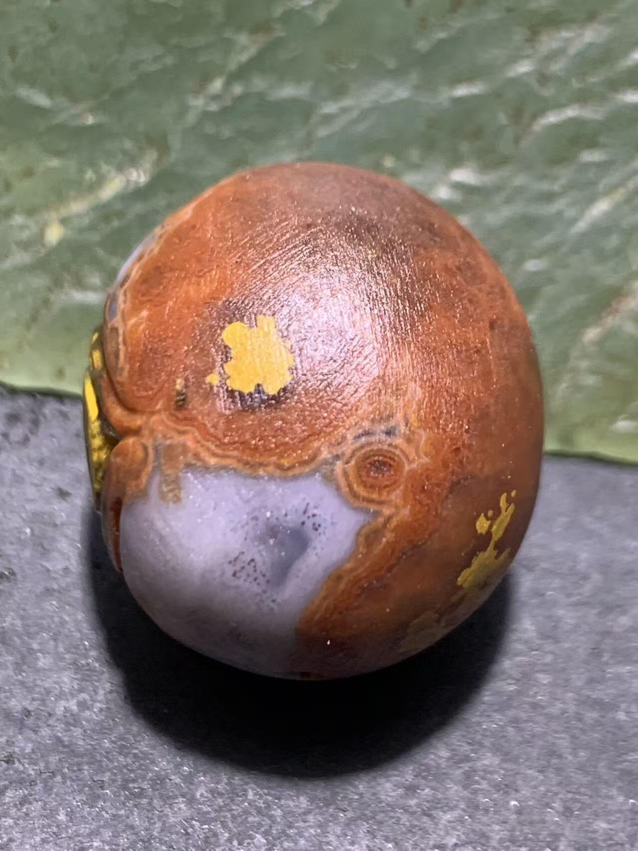 精美亚光高玉化战国红玛瑙雕刻天眼图案随形圆珠一个！