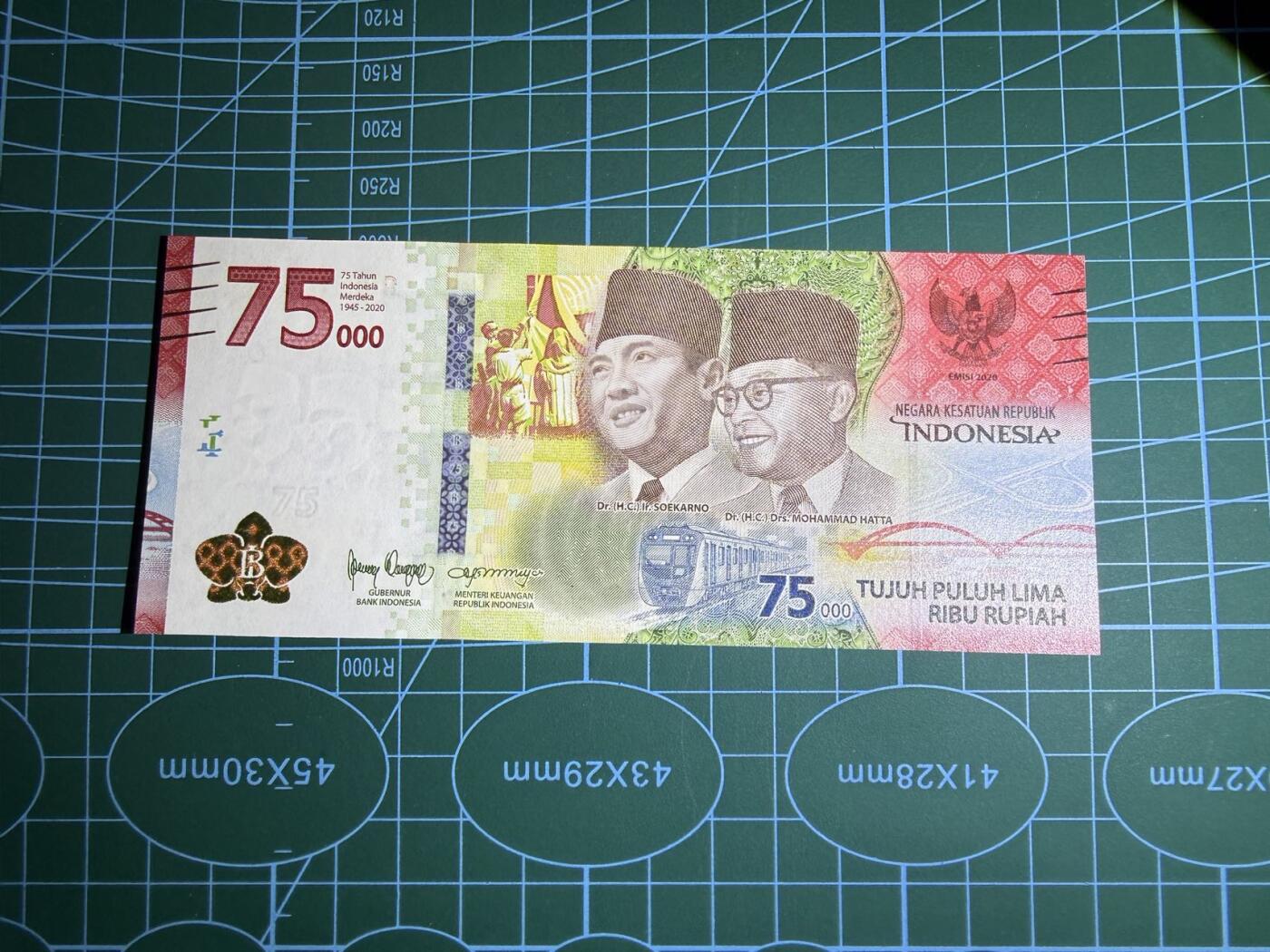 【炜奕收藏】，第五十一期 2020年印度尼西亚75000卢比纪念钞，UNC品相，AAA冠号码无47尾8