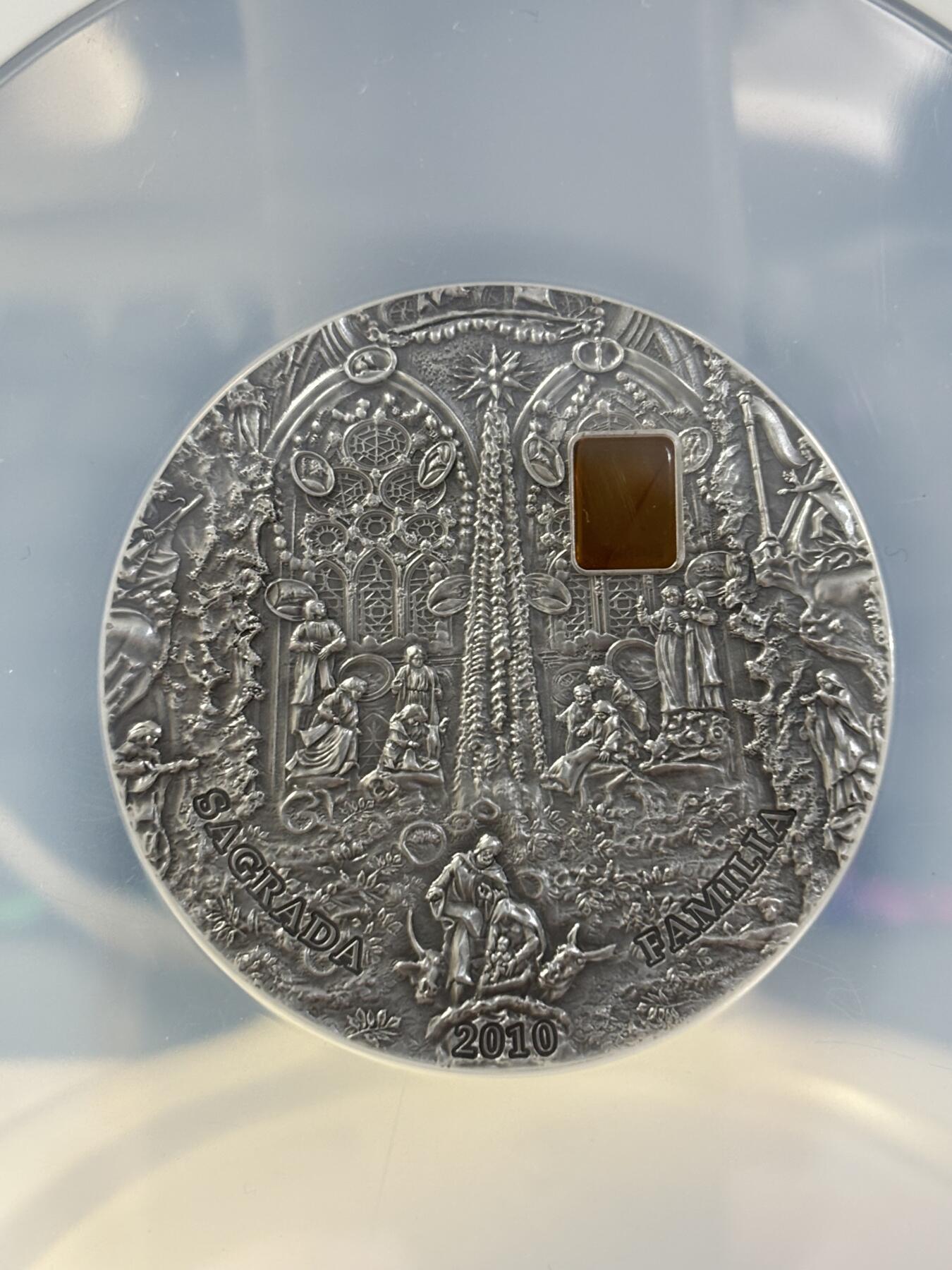 第182期拍卖 帕劳2010年矿物艺术琥珀镶嵌琥珀宫仿古银币NGC-PF69，2盎司，999银