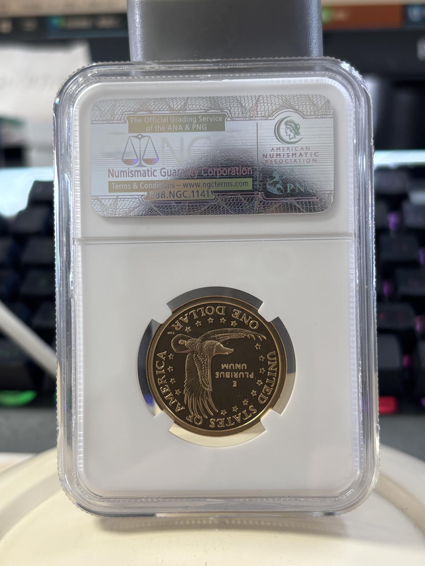 第182期拍卖 美国2000年萨卡加维亚1美元精制币NGC-PF69，获最受欢迎币，还获得2000年德国硬币杂志读者年度评选第二名