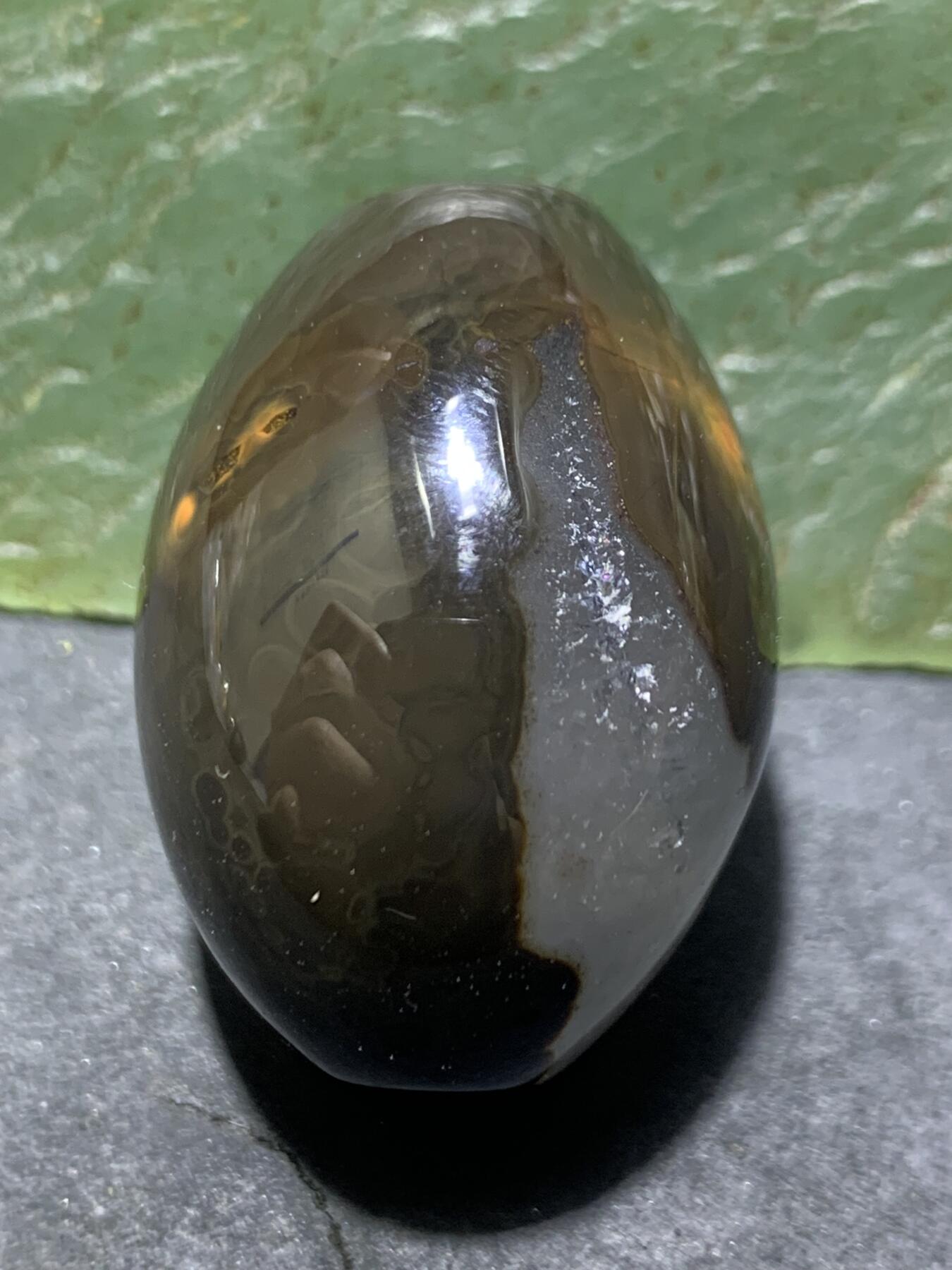 精美冰飘红黑料战国红玛瑙随形大勒子一颗！