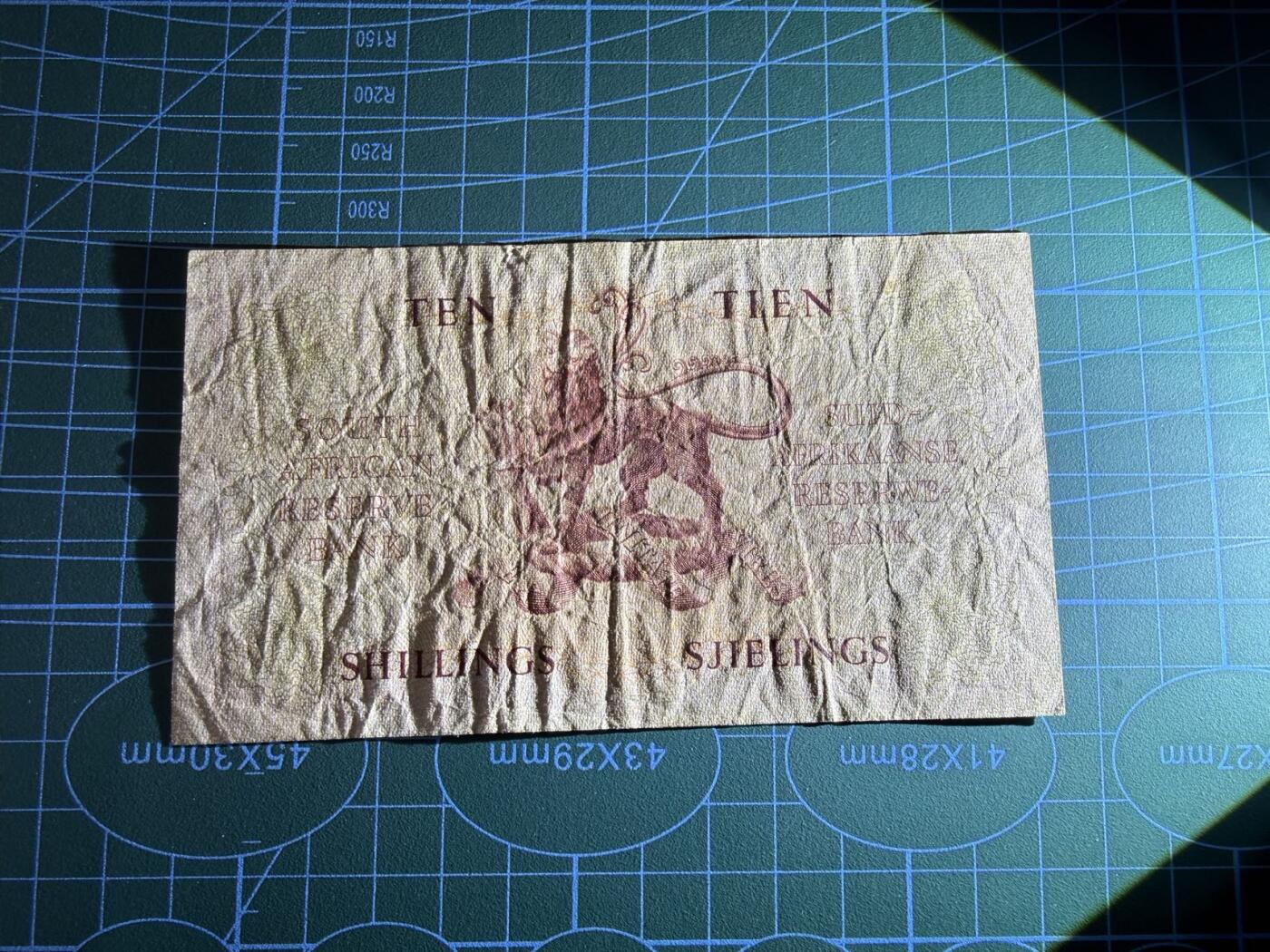 【炜奕收藏】，第五十一期 1953年南非10先令，品相如图