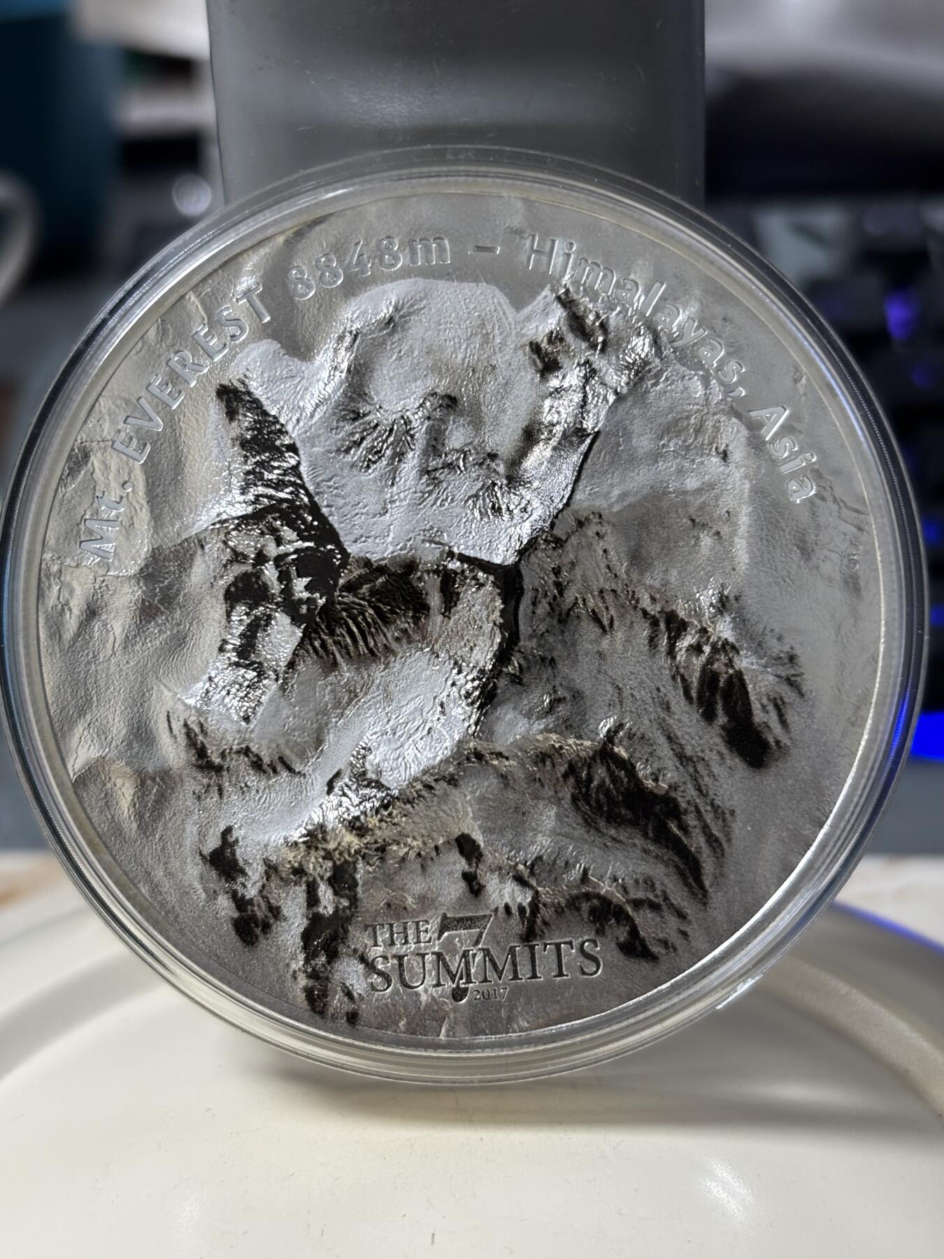 第183期拍卖 获奖库克2017年七大峰系列珠峰5盎司高浮雕银币，999银，发行777枚