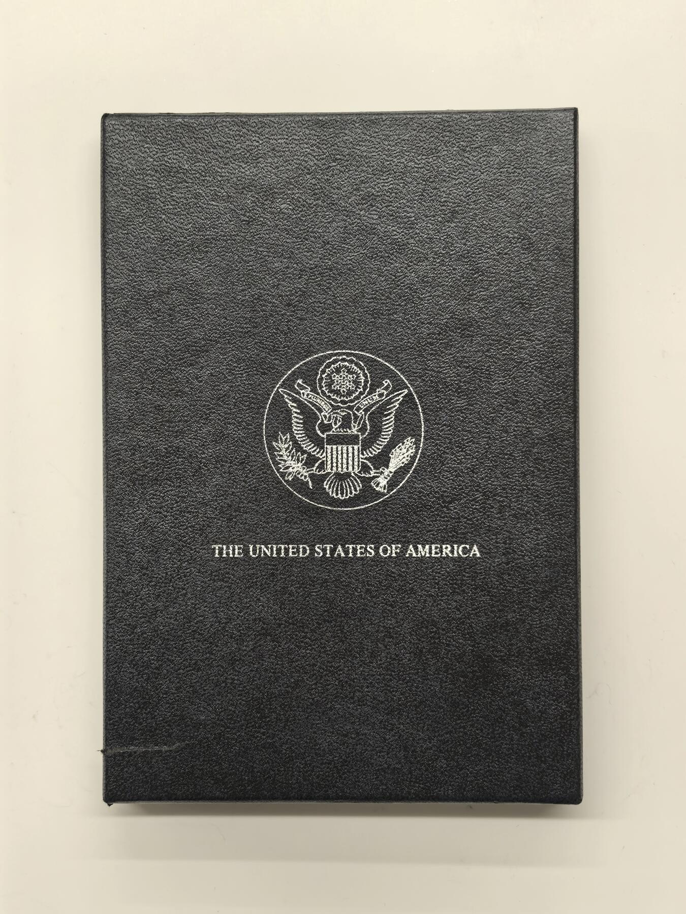 博洋堂藏家专场系列之美国钱币白金之夜专场暨第148期（全场包邮） NGC MS63 美国1883 CC 摩根 卡森厂 GSA大封装 附原盒及证书 霜感十足 高分难得 十字转光