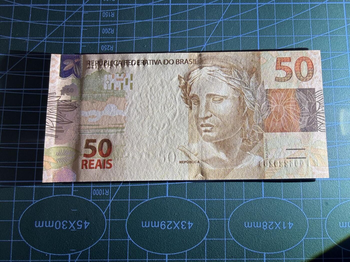 【炜奕收藏】，第五十一期 2010年巴西50雷亚尔，UNC品相，号码无347