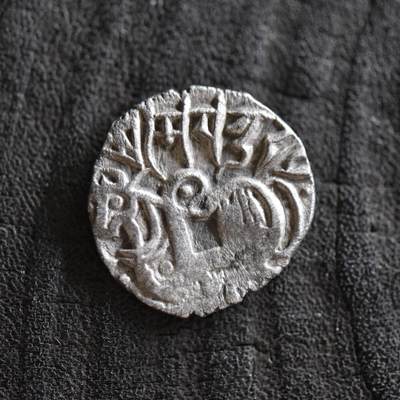 【良泉】第42期【自动场】12月4日晚19.30点开拍！99枚域外古代钱币专场  - 【藏家出品B】公元850-970年【萨希王朝】萨曼塔·提婆，瘤牛/骑士银币，2.85克