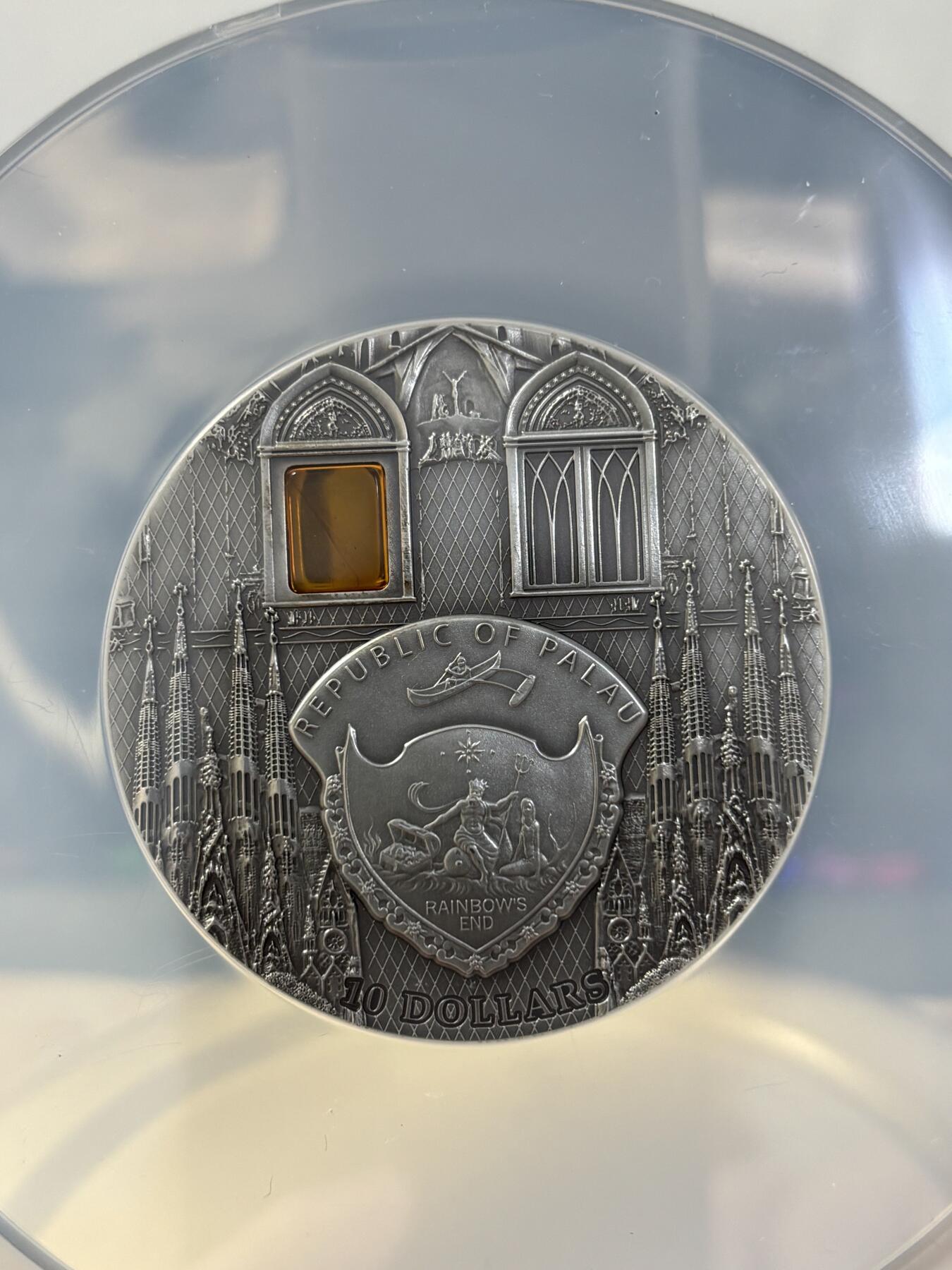 第182期拍卖 帕劳2010年矿物艺术琥珀镶嵌琥珀宫仿古银币NGC-PF69，2盎司，999银