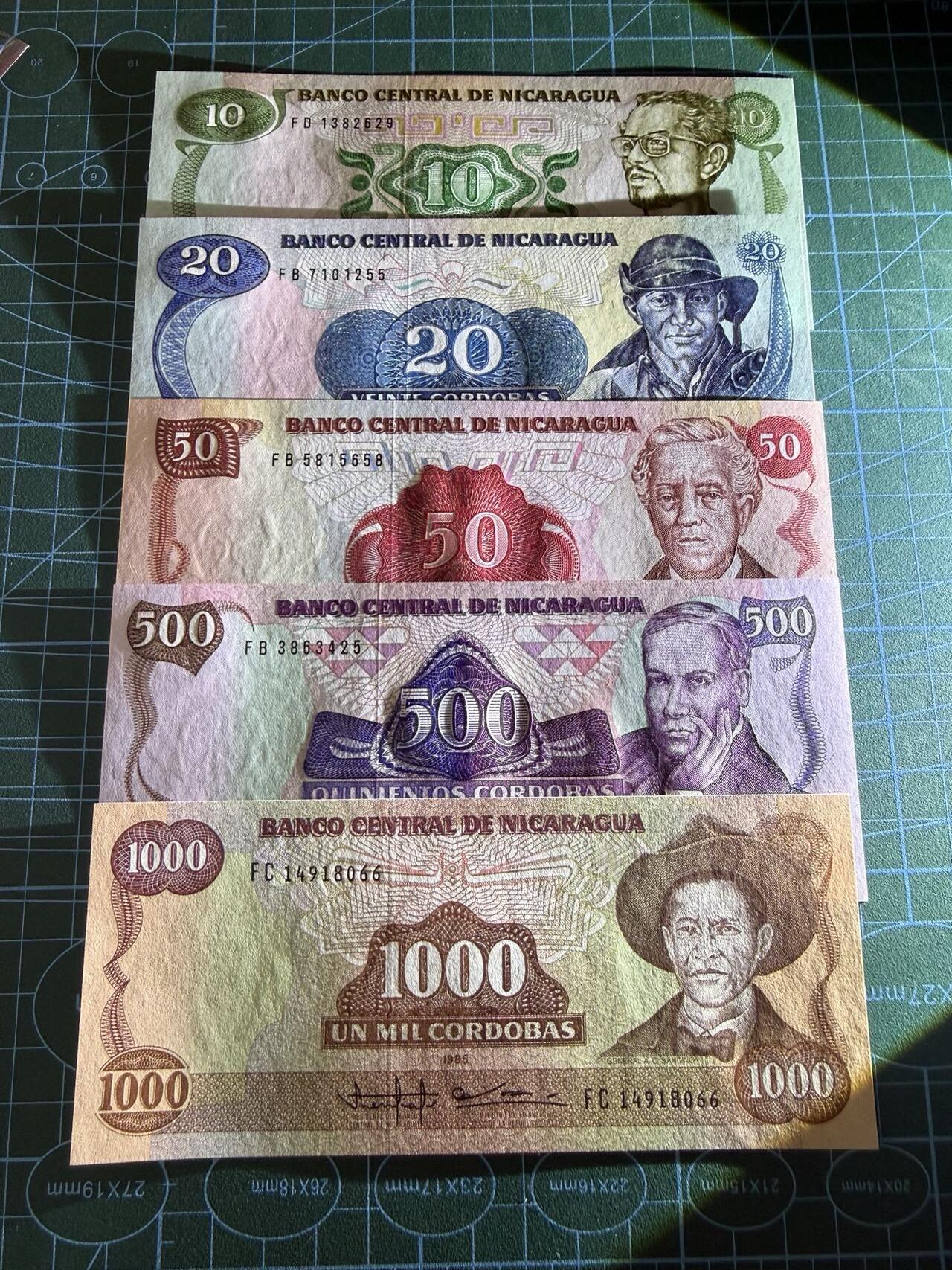 【炜奕收藏】，第五十一期 尼加拉瓜10-1000科多巴共5张，UNC品相，包含多张无47