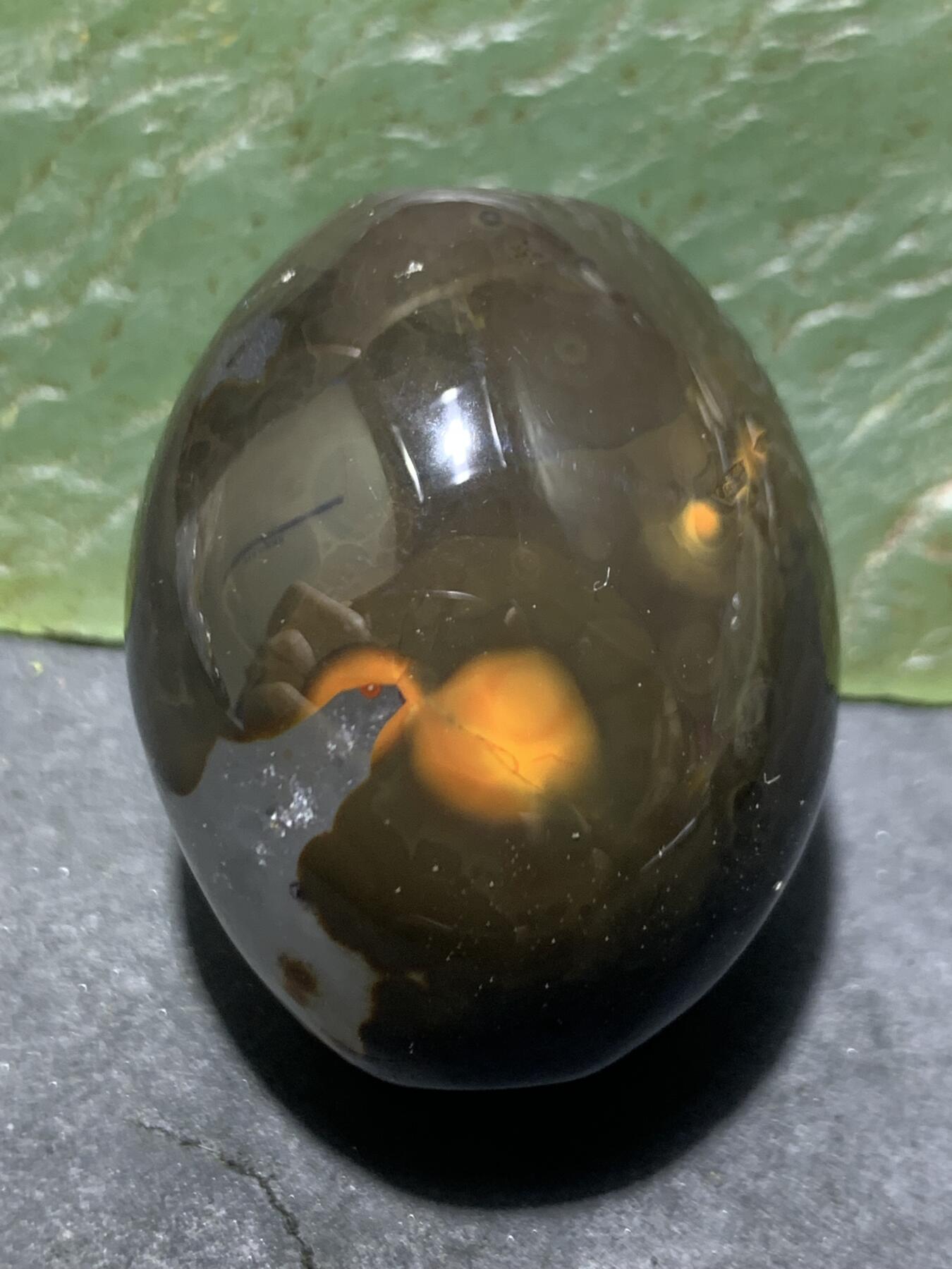 精美冰飘红黑料战国红玛瑙随形大勒子一颗！