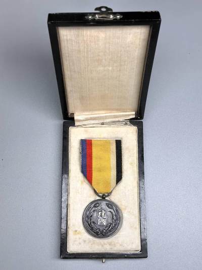 小驴勋章奖章收藏11月22日周六晚六点拍卖（珍爱和平，收藏战争，铭记历史，勿忘国耻，忠党爱国。有偿代拍，送拍规则在简介最后，参拍须阅读规则后再参拍，关系到运费包装发货时效真假辨别等关键信息，拍卖时不再发原图，看大图店主微信码在拍卖店铺介绍里） - 伪满功劳章带盒