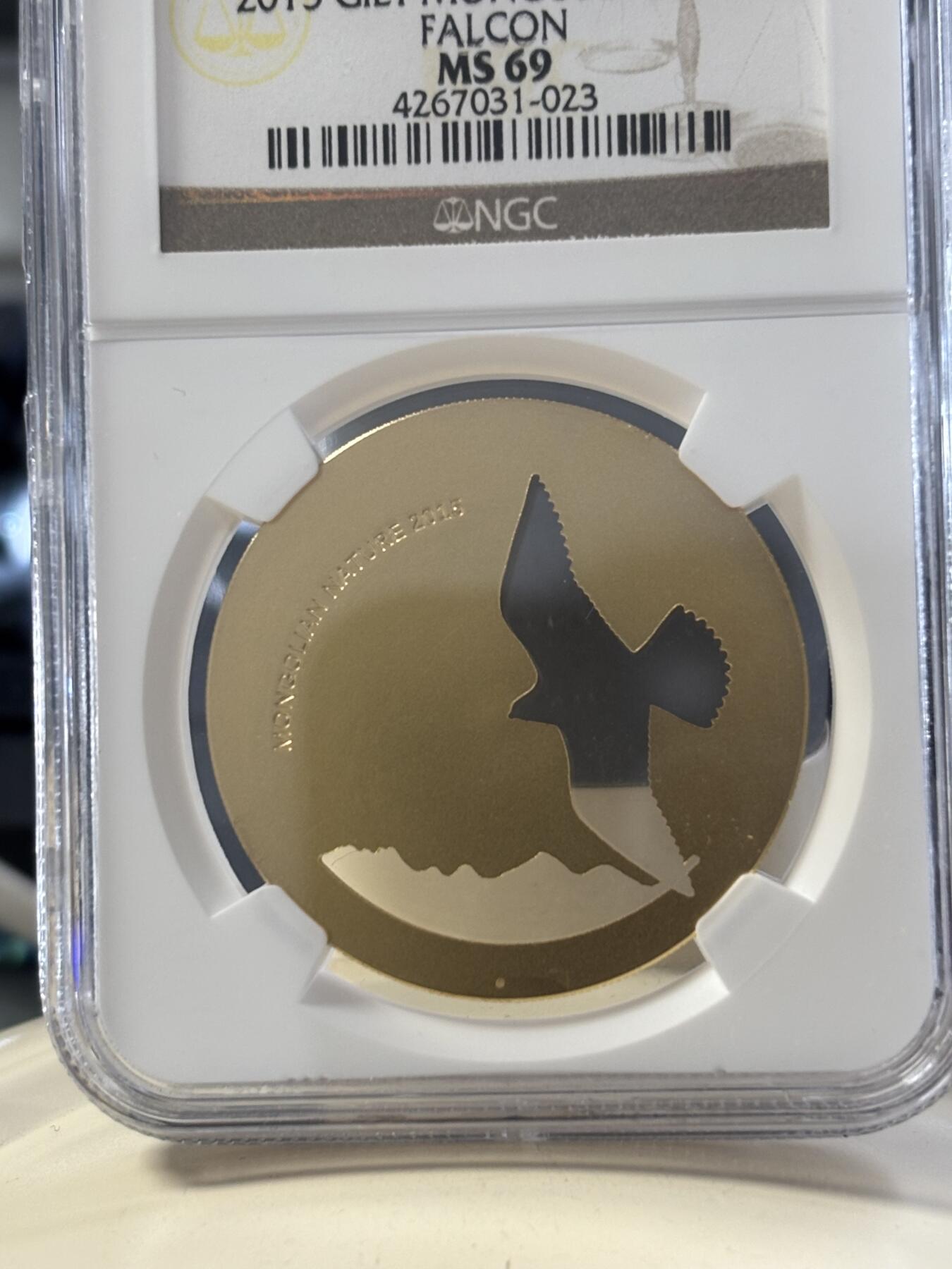 第182期拍卖 蒙古2015年自然动物系列雄鹰镂空镀金银币NGC-MS69，1/2盎司，925银镀金