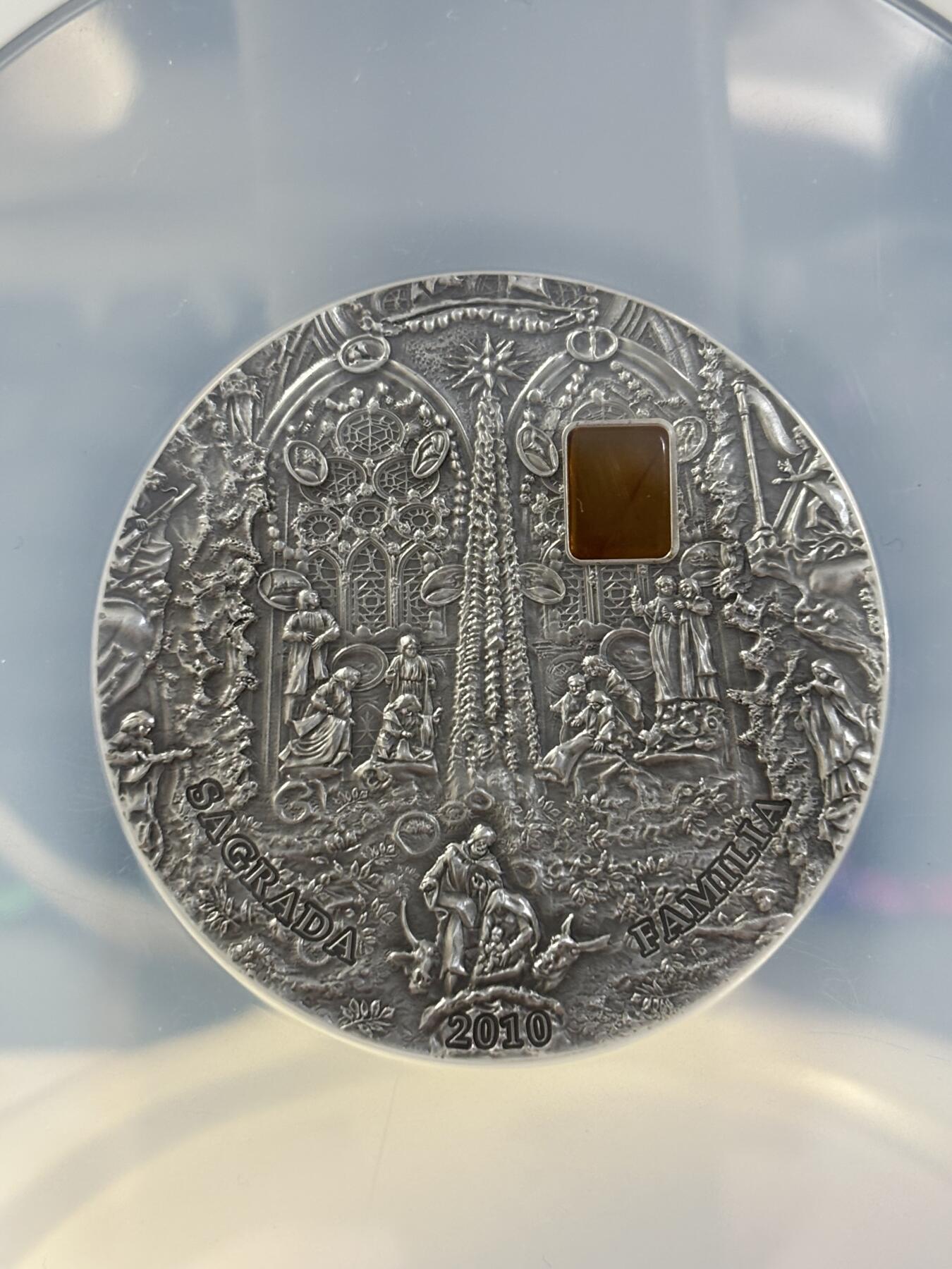 第182期拍卖 帕劳2010年矿物艺术琥珀镶嵌琥珀宫仿古银币NGC-PF69，2盎司，999银