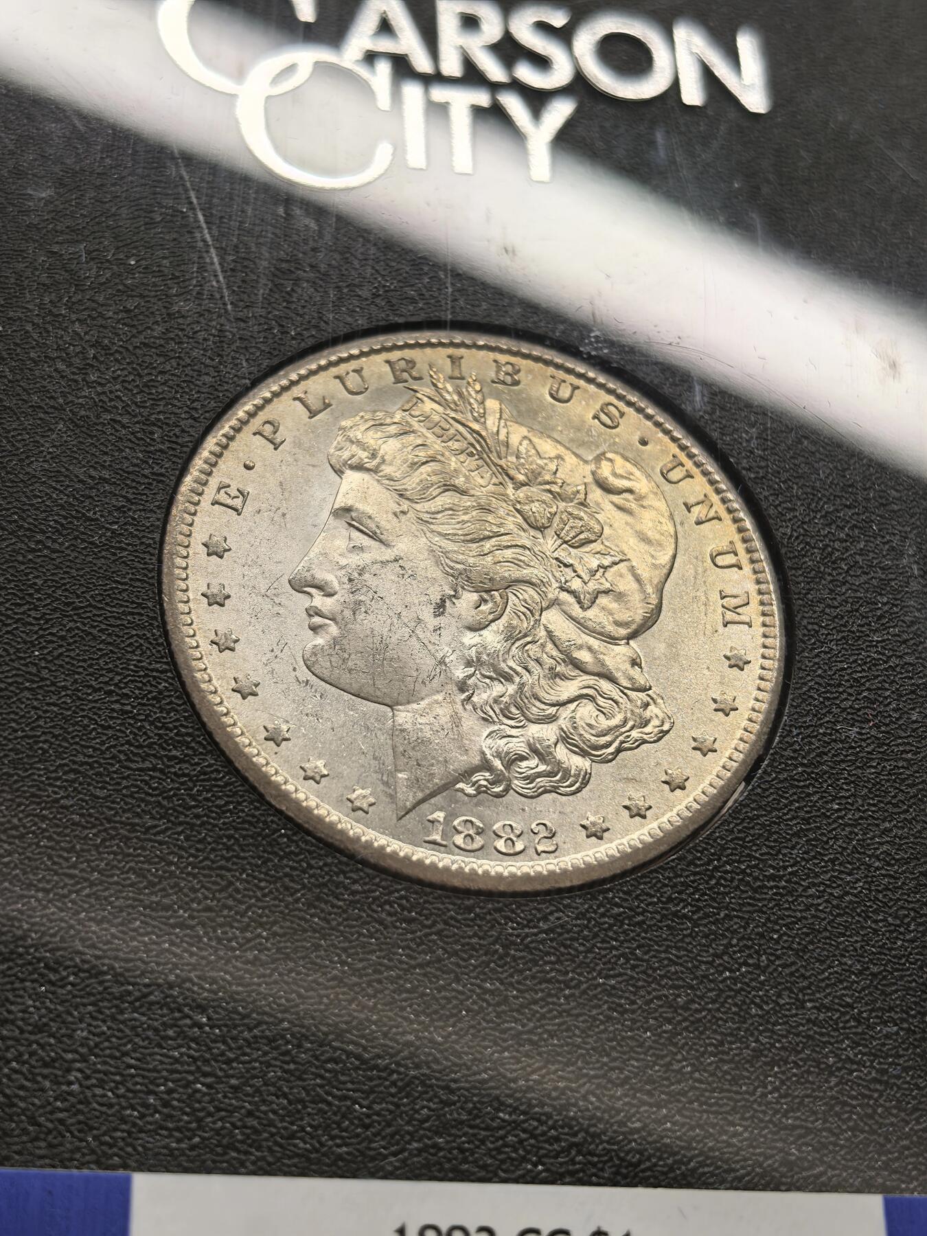 博洋堂藏家专场系列之美国钱币白金之夜专场暨第148期（全场包邮） NGC MS63 美国1882 CC 摩根 卡森厂 GSA大封装 附原盒及证书 人像面覆盖金黄色包浆 高分难得 十字转光