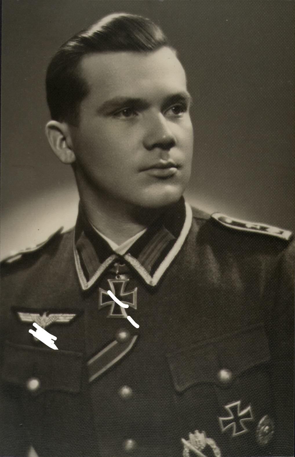 小驴勋章奖章收藏11月22日周六晚六点拍卖（珍爱和平，收藏战争，铭记历史，勿忘国耻，忠党爱国。有偿代拍，送拍规则在简介最后，参拍须阅读规则后再参拍，关系到运费包装发货时效真假辨别等关键信息，拍卖时不再发原图，看大图店主微信码在拍卖店铺介绍里） Josef Papesch战后背面亲签