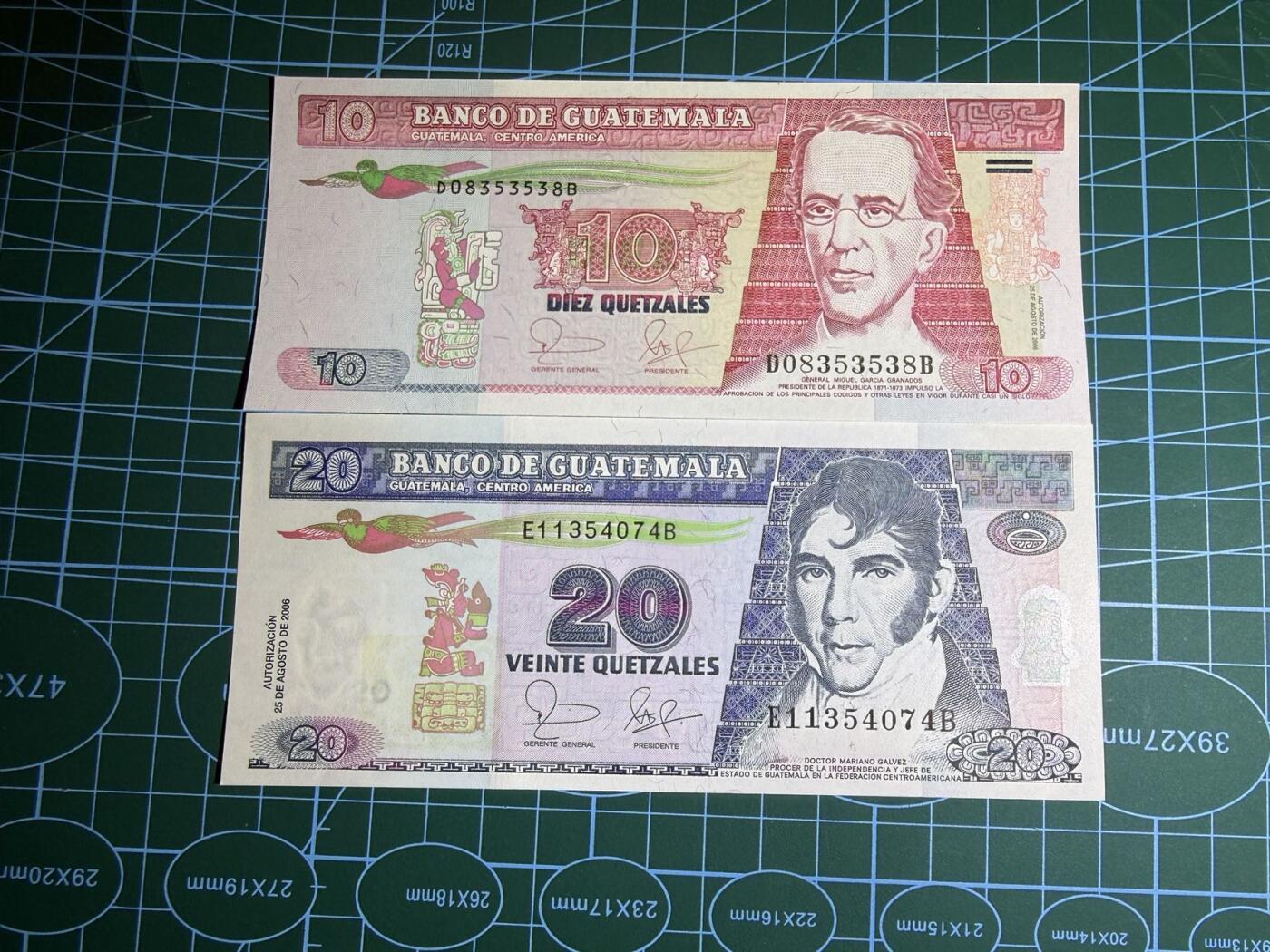 【炜奕收藏】，第五十一期 2006年危地马拉10&20格查尔，UNC品相，包含一张无47小雷达号