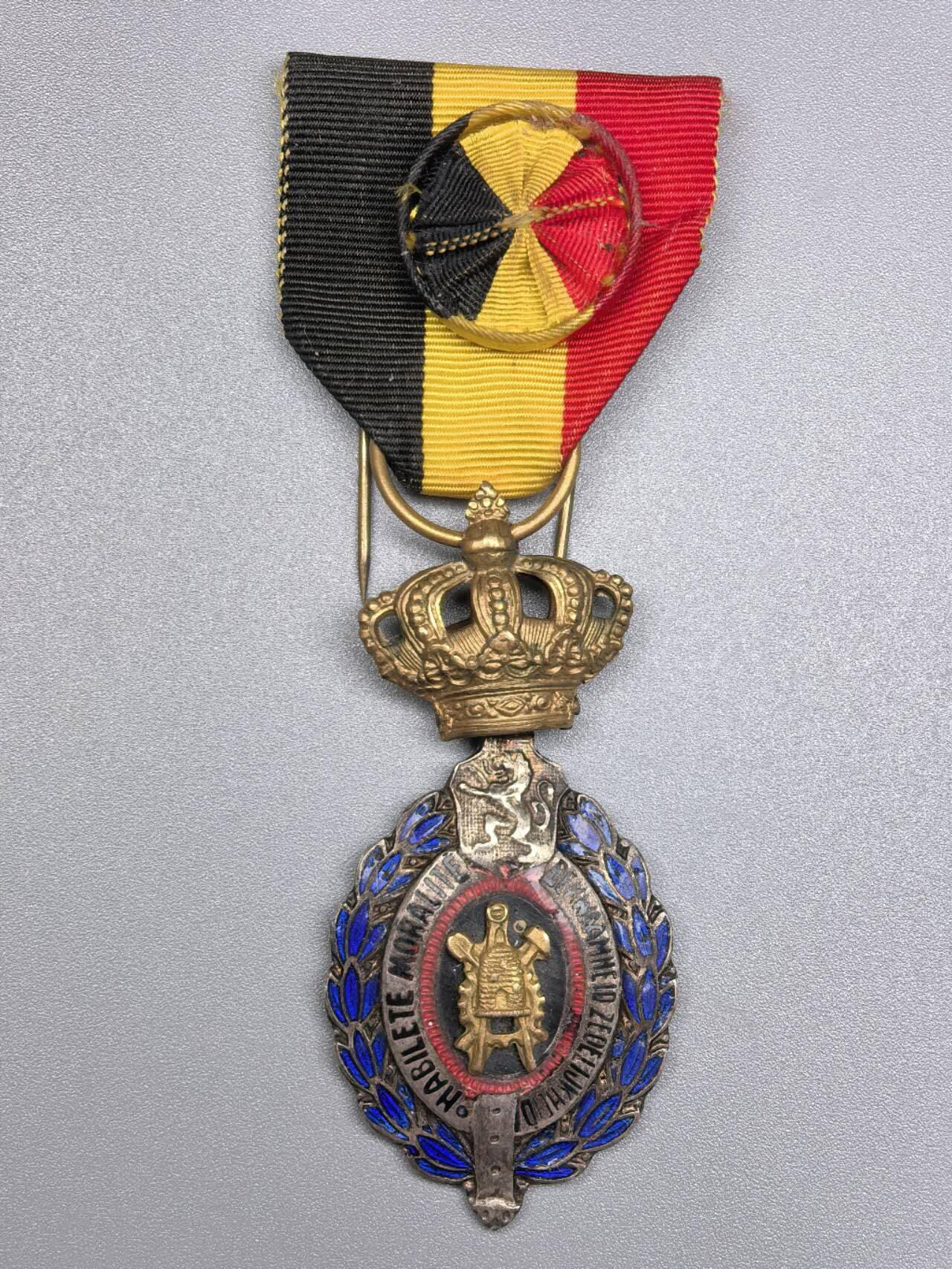 小驴勋章奖章收藏11月22日周六晚六点拍卖（珍爱和平，收藏战争，铭记历史，勿忘国耻，忠党爱国。有偿代拍，送拍规则在简介最后，参拍须阅读规则后再参拍，关系到运费包装发货时效真假辨别等关键信息，拍卖时不再发原图，看大图店主微信码在拍卖店铺介绍里） 比利时金级劳工奖章