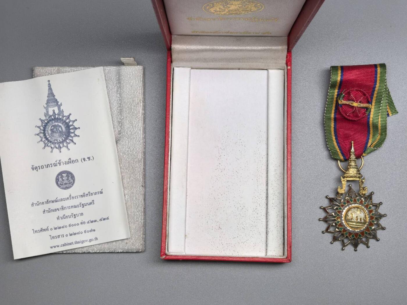 小驴勋章奖章收藏11月22日周六晚六点拍卖（珍爱和平，收藏战争，铭记历史，勿忘国耻，忠党爱国。有偿代拍，送拍规则在简介最后，参拍须阅读规则后再参拍，关系到运费包装发货时效真假辨别等关键信息，拍卖时不再发原图，看大图店主微信码在拍卖店铺介绍里） 泰国白象勋章带盒