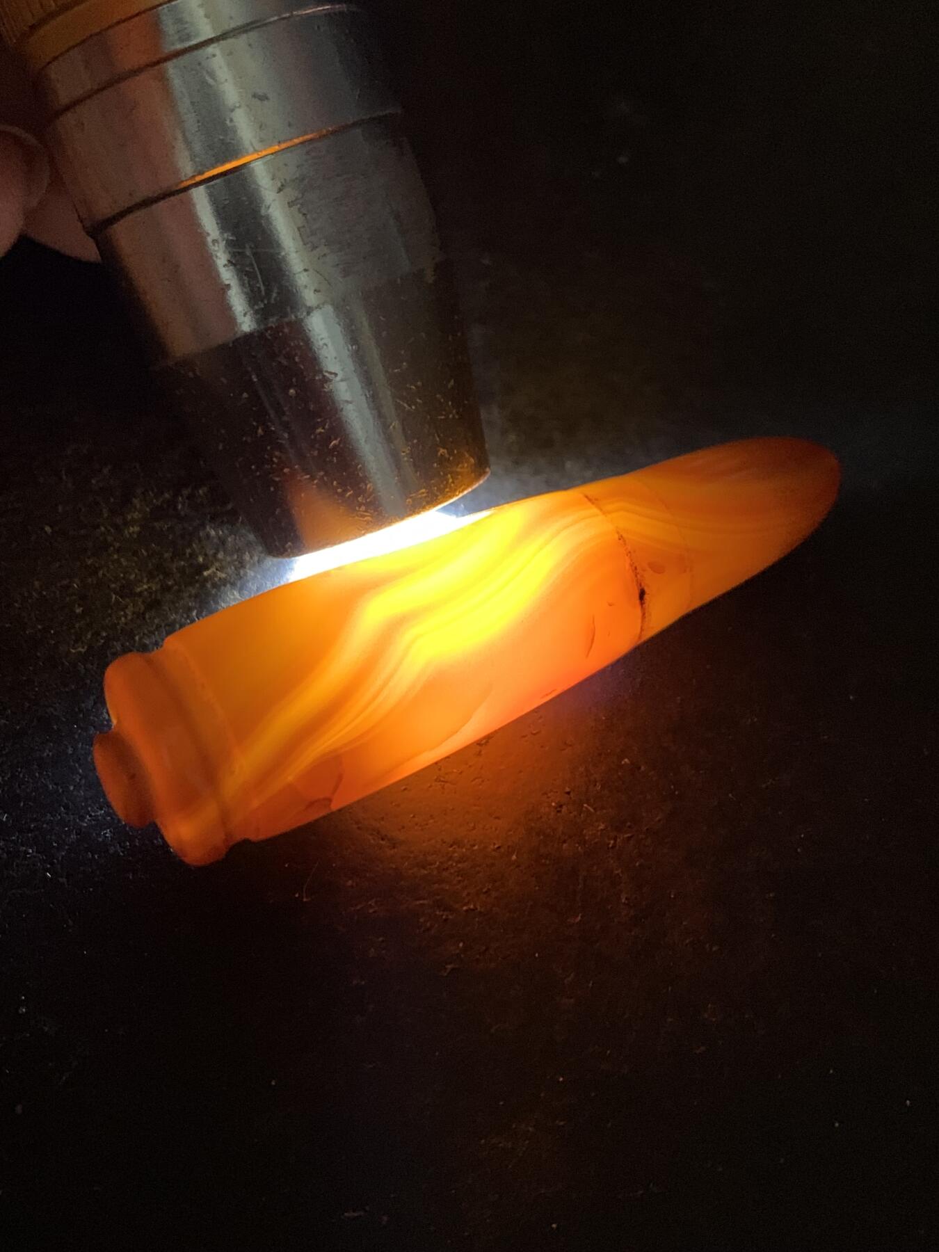 缠丝玛瑙雕刻通货子 弹头吊坠一个，