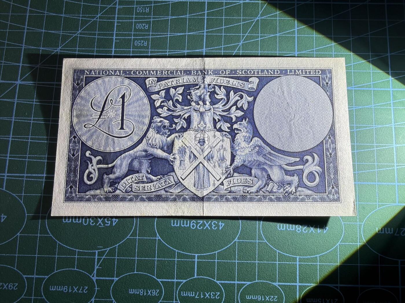 【炜奕收藏】，第五十一期 1959年苏格兰国家商业银行1镑，品相如图，号码无47