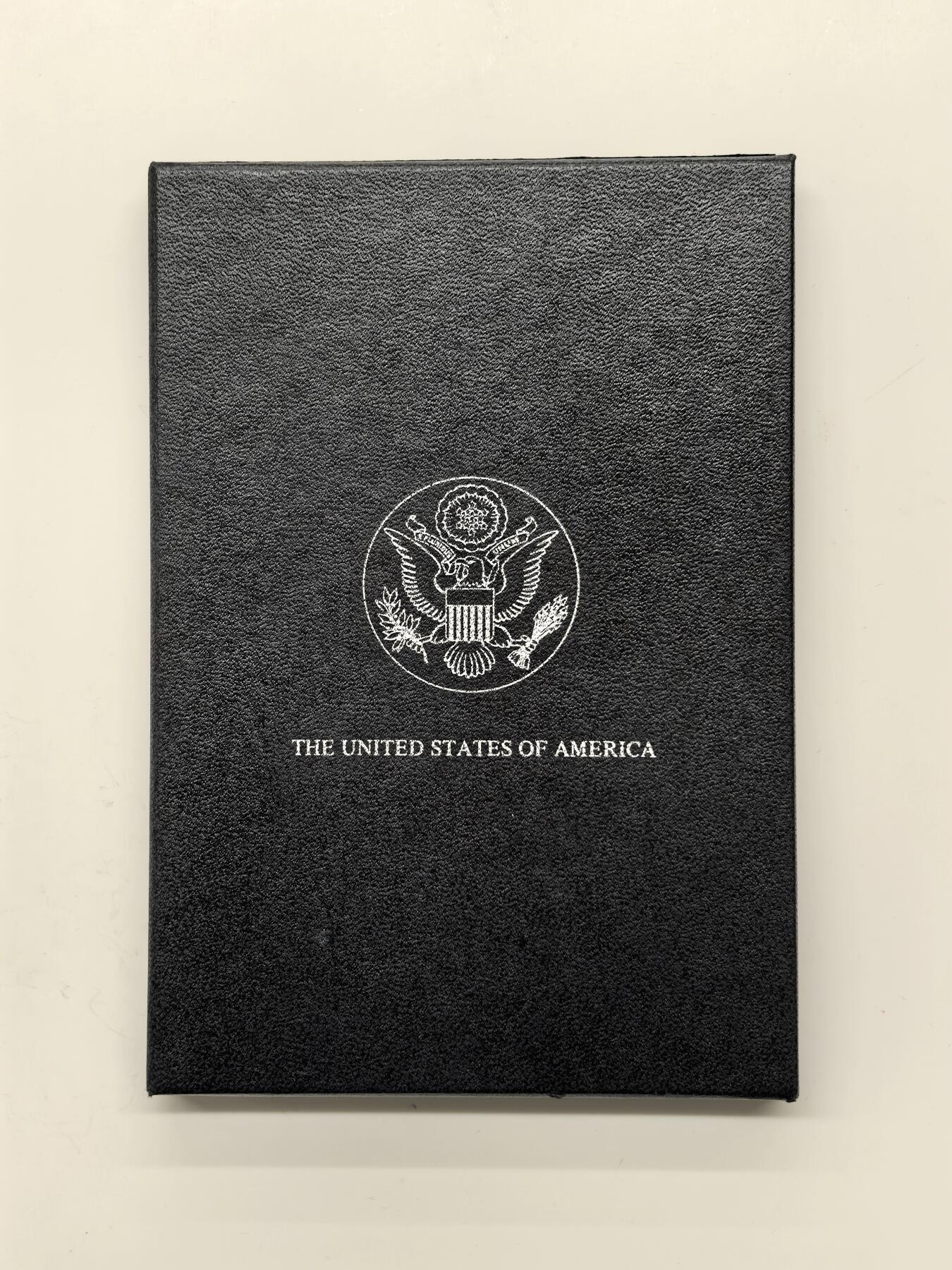 博洋堂藏家专场系列之美国钱币白金之夜专场暨第148期（全场包邮） NGC MS64 美国1883 CC 摩根 卡森厂 GSA大封装 附原盒及证书 高分难得 十字转光