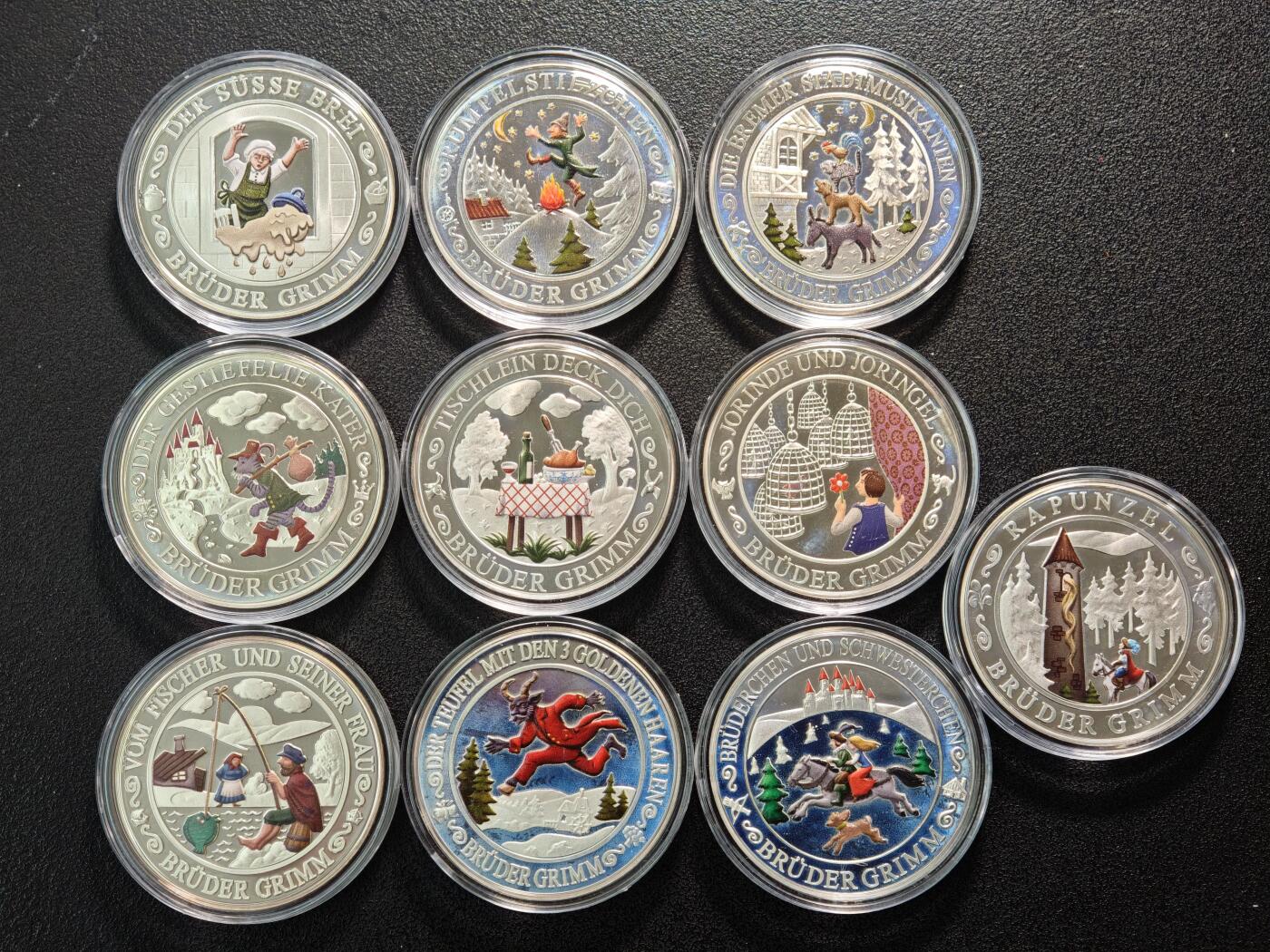 【德藏】世界币章拍卖第154期（拍品征集中~欢迎藏友联系） 10枚一册 德国童话故事彩绘纪念银章 原盒 原证书 （36mm/枚 333银/枚 14.66g/枚）设计极其精美