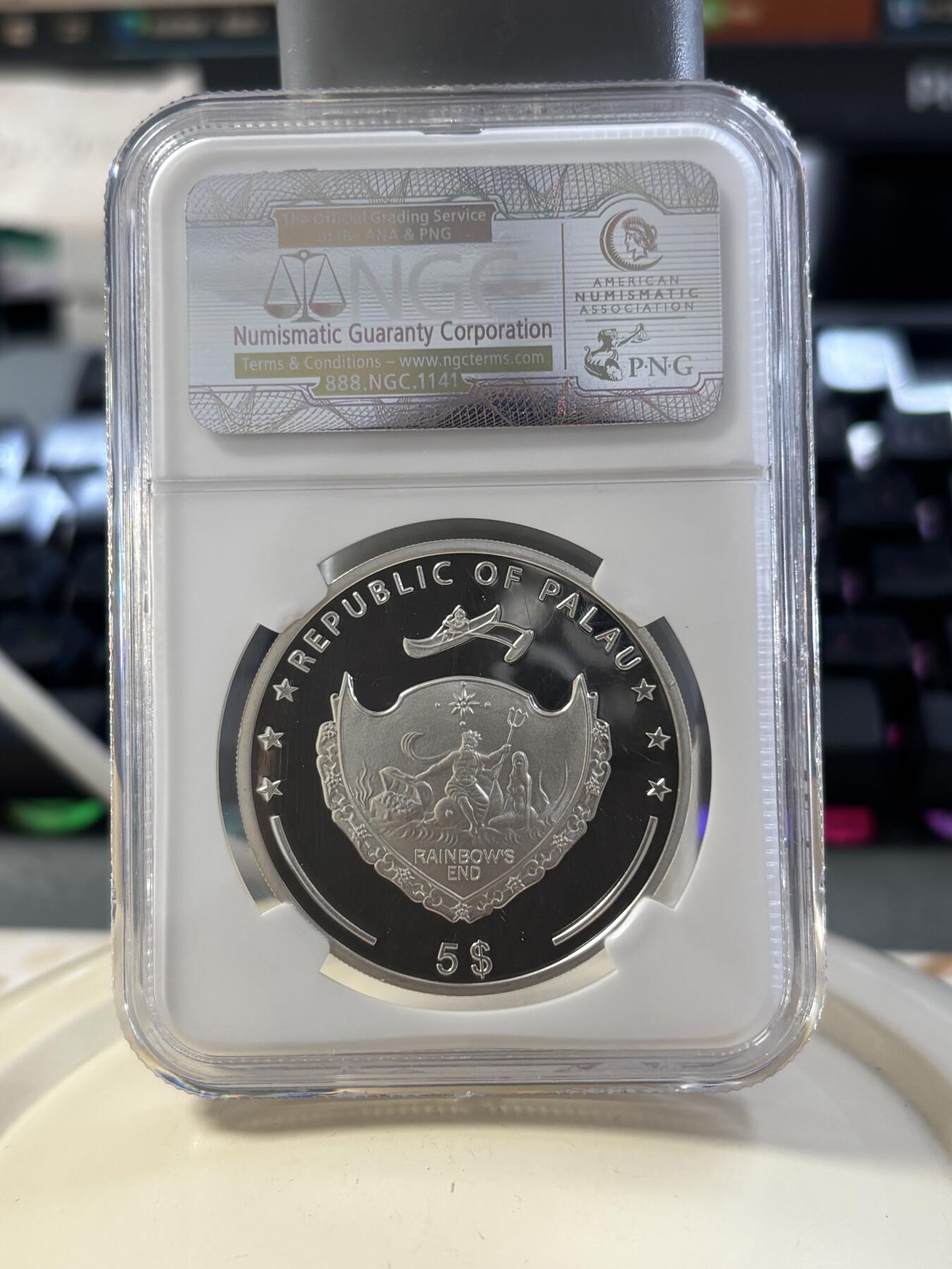 第182期拍卖 帕劳2013年镶嵌实物四叶草精制银币NGC-PF69,1盎司，999银