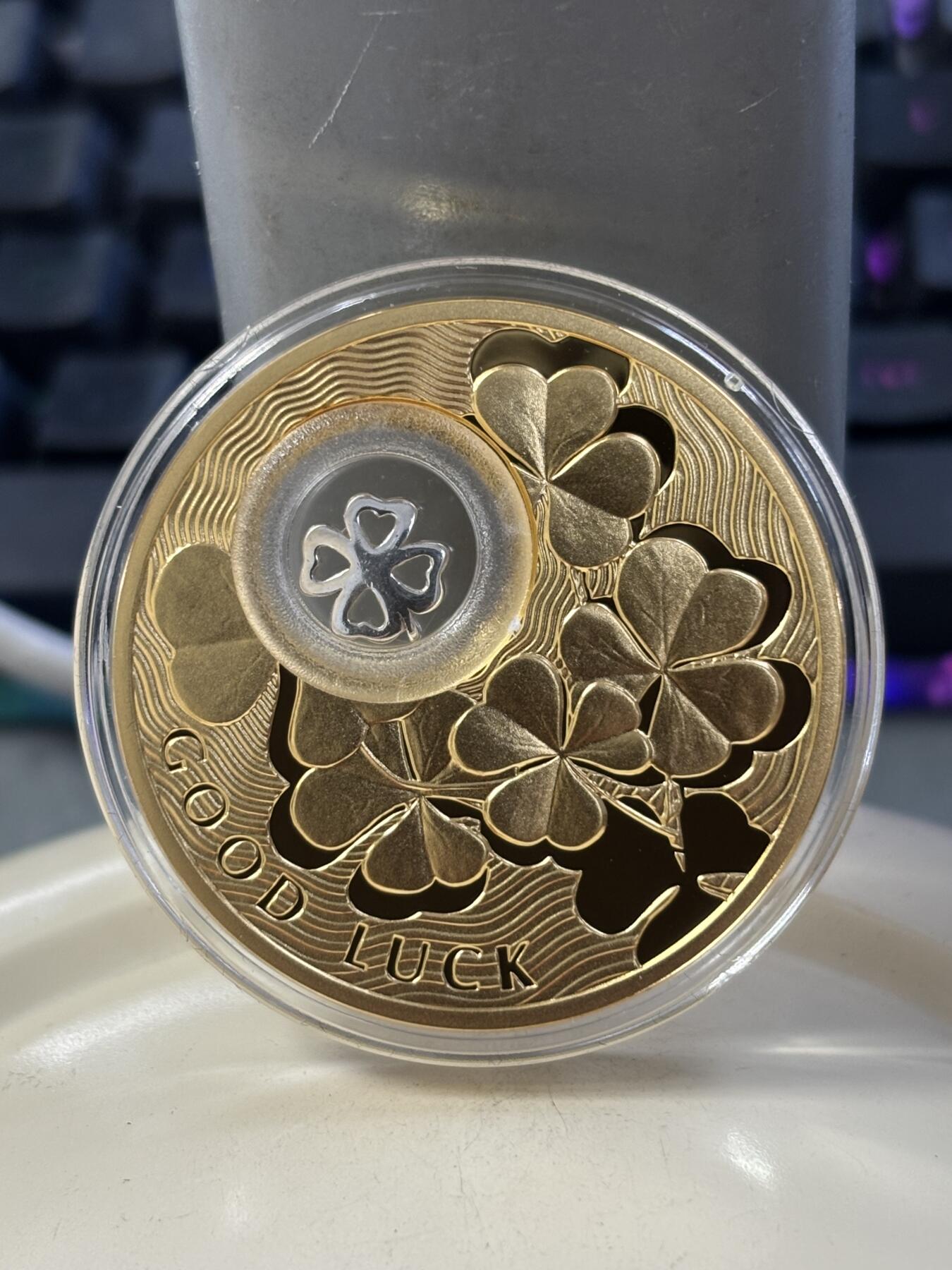 第182期拍卖 纽埃2013年幸运钱币系列镶嵌四叶草镂空镀金银币，925银，28.28克，发行22222枚