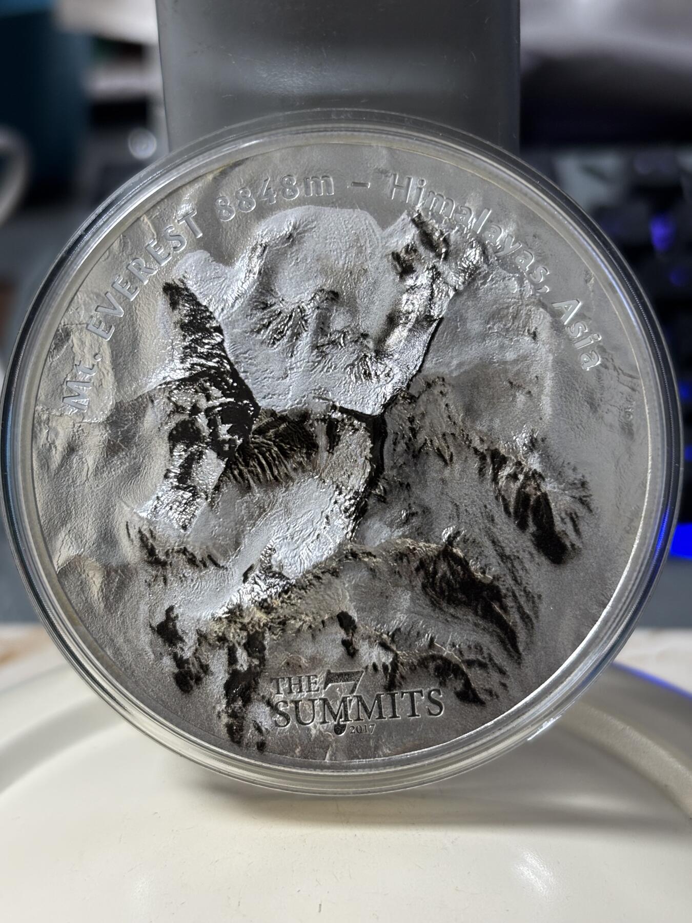 第183期拍卖 获奖库克2017年七大峰系列珠峰5盎司高浮雕银币，999银，发行777枚