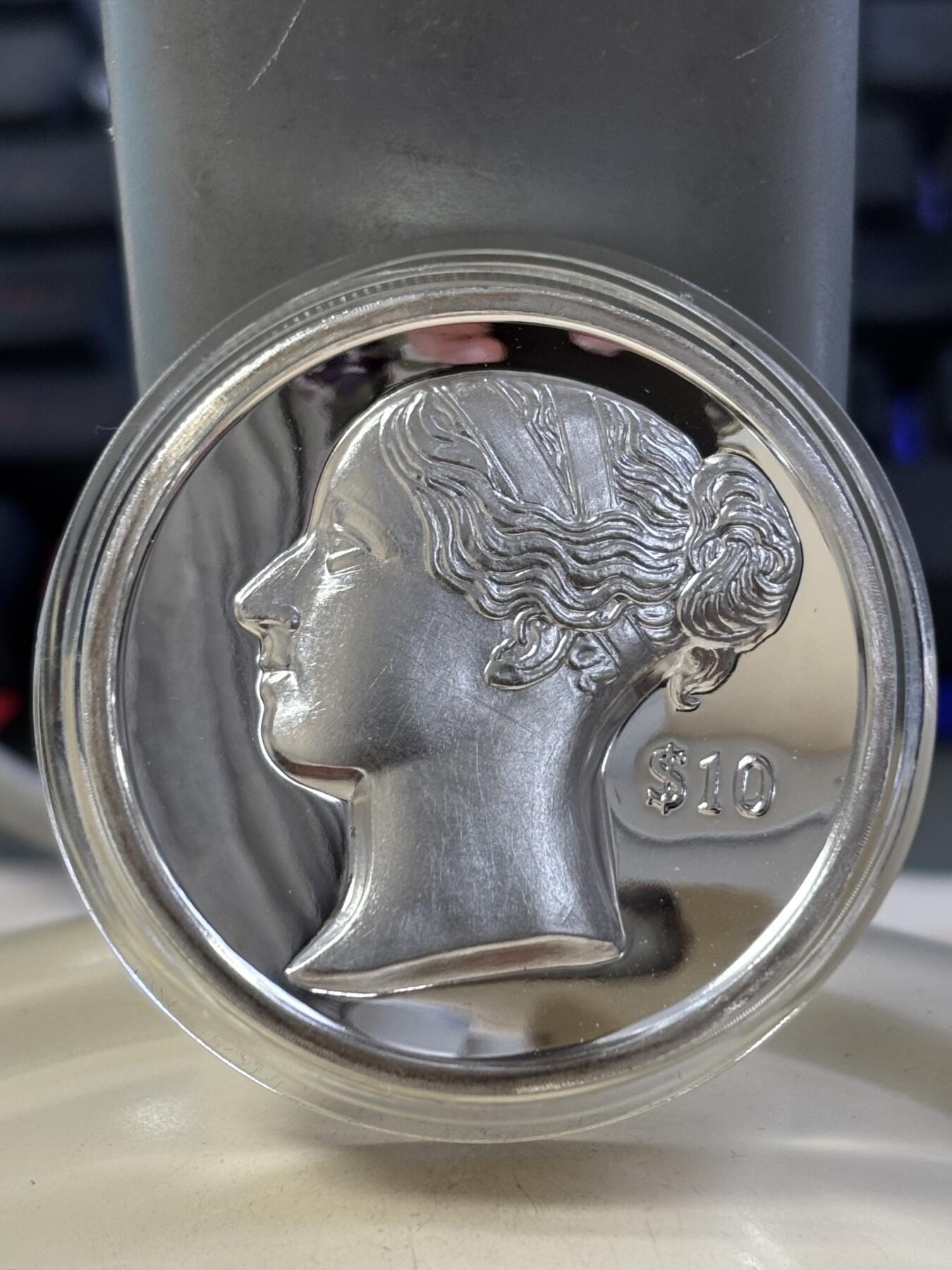 第182期拍卖 维尔京2017年维多利亚女王2盎司超高浮雕加厚银币，999银，发行量650枚