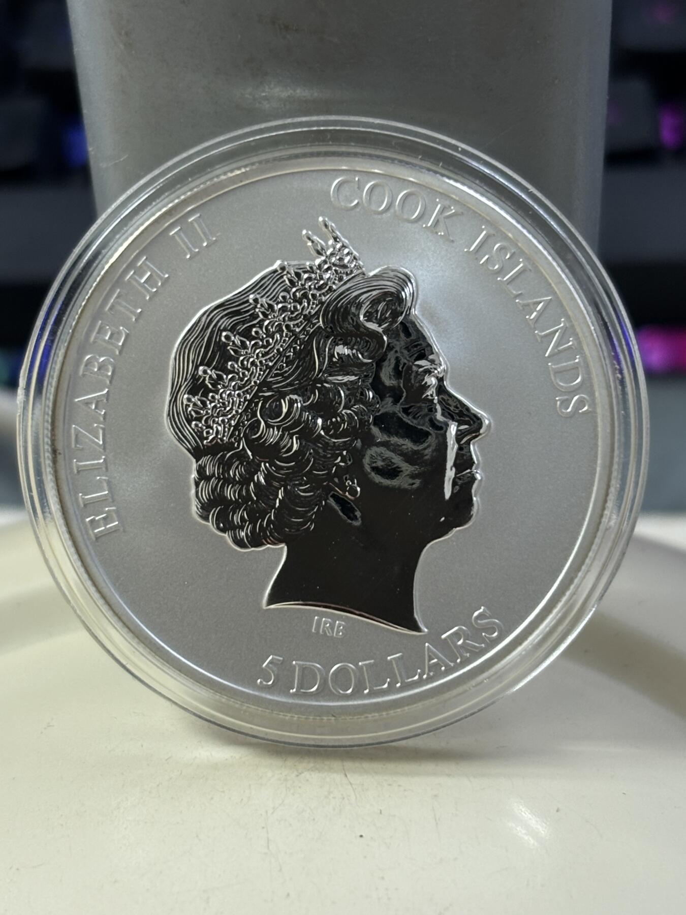 第182期拍卖 库克2013年珍稀动物黑松鼠彩色精制银币，925银，20克，发行999枚