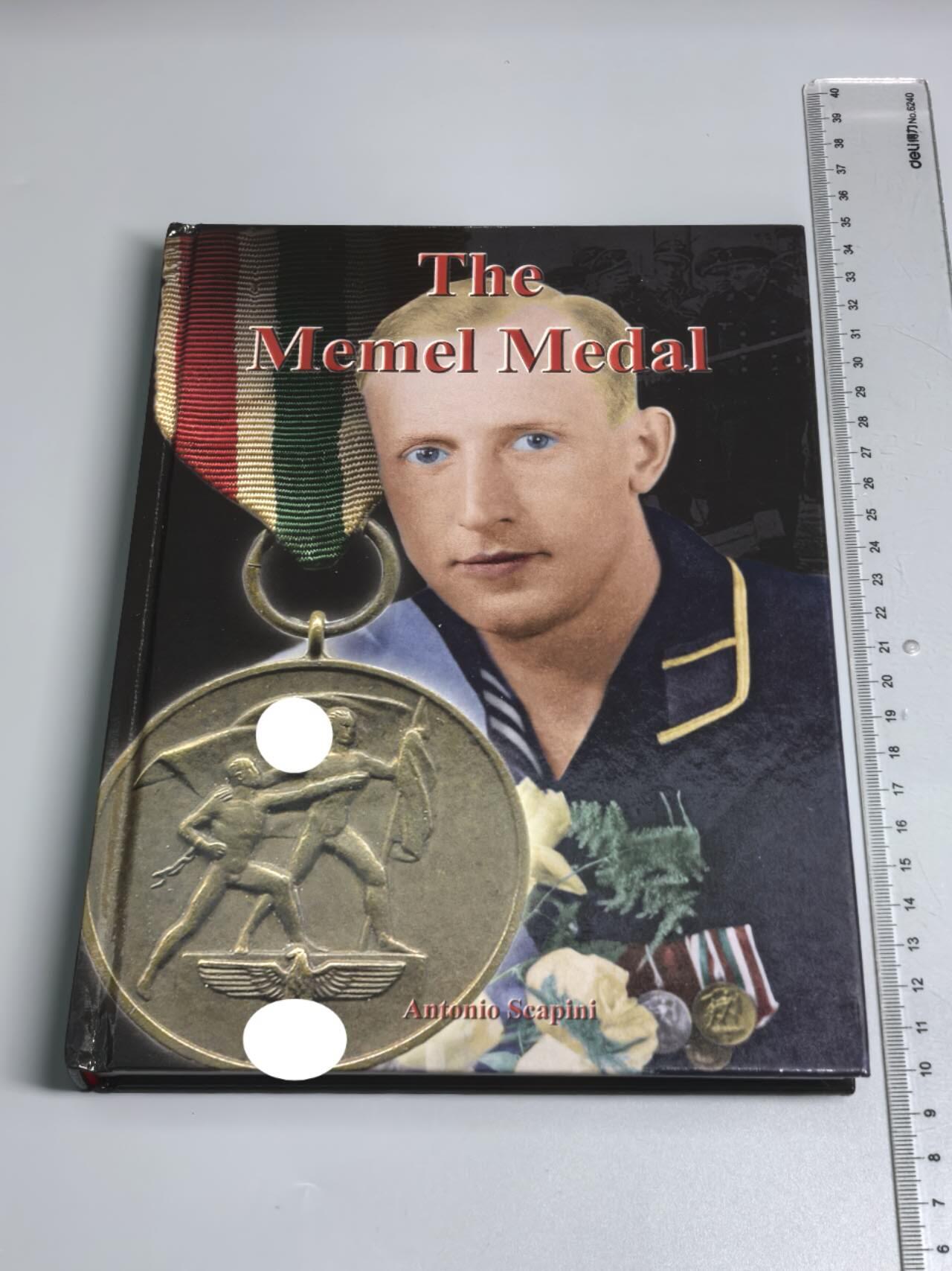 小驴勋章奖章收藏11月22日周六晚六点拍卖（珍爱和平，收藏战争，铭记历史，勿忘国耻，忠党爱国。有偿代拍，送拍规则在简介最后，参拍须阅读规则后再参拍，关系到运费包装发货时效真假辨别等关键信息，拍卖时不再发原图，看大图店主微信码在拍卖店铺介绍里） 《梅梅尔回归奖章》专业书籍，德章专家Scapini老师作品，非常牛逼的资料书，B&D PULISHING出版社，国际上最专业德章出版社