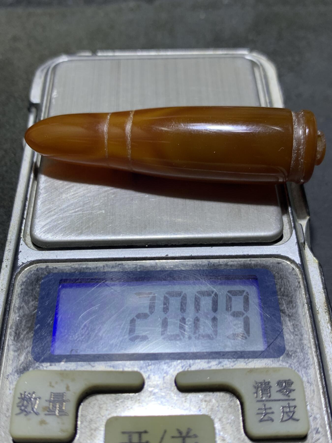 缠丝玛瑙雕刻通货子 弹头吊坠一个，