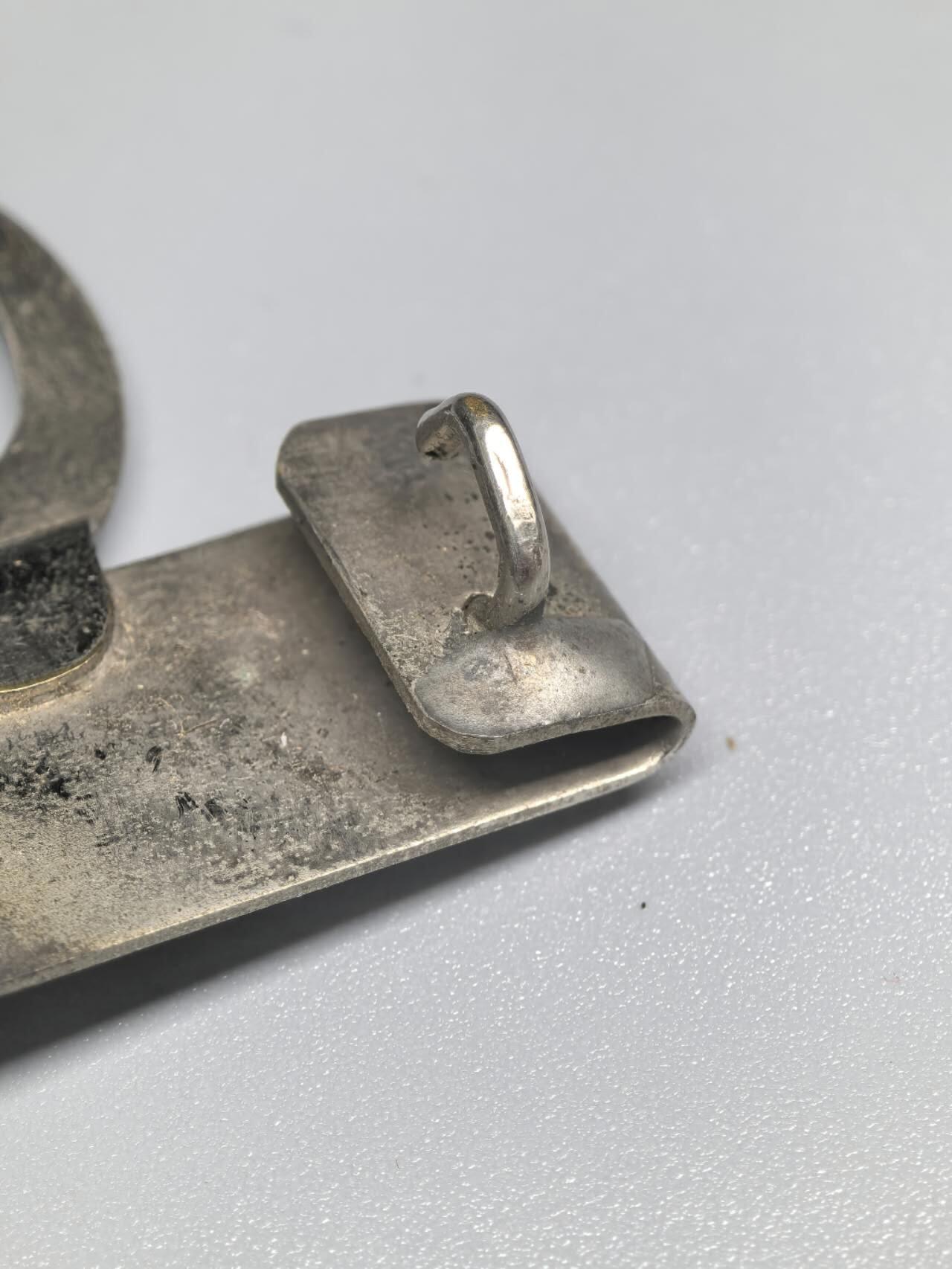 小驴勋章奖章收藏11月22日周六晚六点拍卖（珍爱和平，收藏战争，铭记历史，勿忘国耻，忠党爱国。有偿代拍，送拍规则在简介最后，参拍须阅读规则后再参拍，关系到运费包装发货时效真假辨别等关键信息，拍卖时不再发原图，看大图店主微信码在拍卖店铺介绍里） 日本战时钢制四连挂，第一个挂胶粘修补