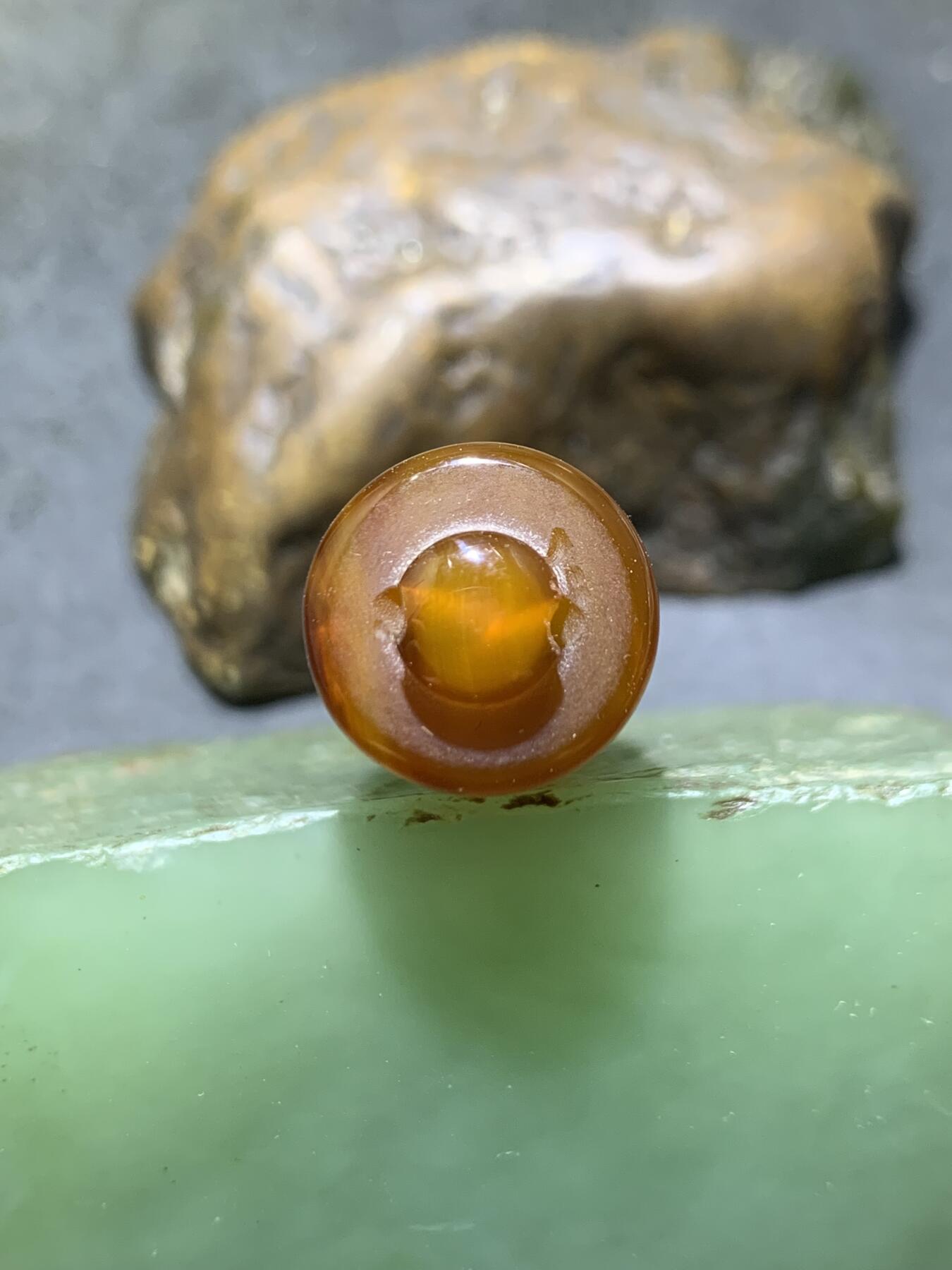 缠丝玛瑙雕刻通货子 弹头吊坠一个，