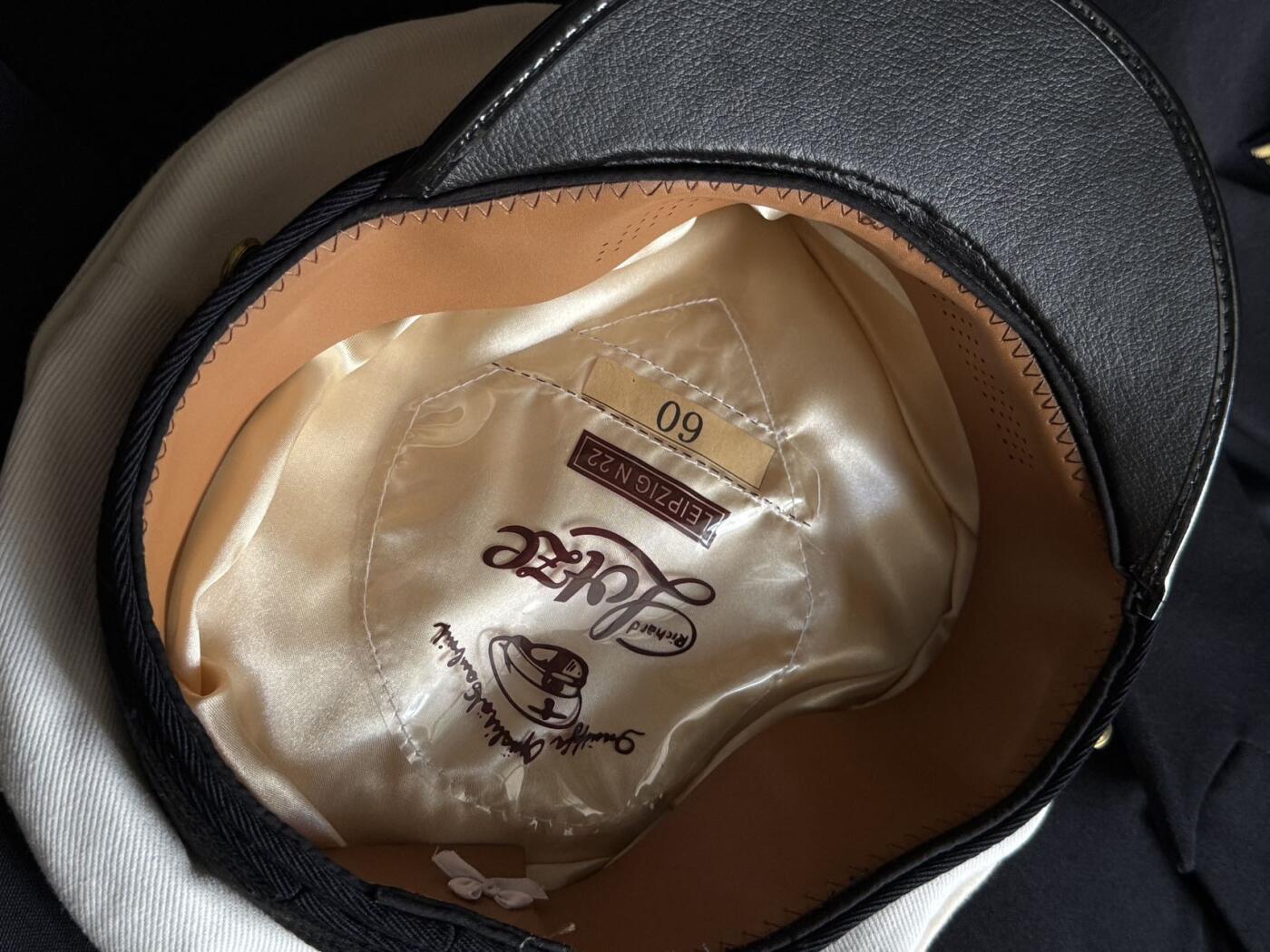 戎马世界章牌大赏第108期 西德海军制服一套，官改将衣服裤子帽子一套，帽子为emd复刻