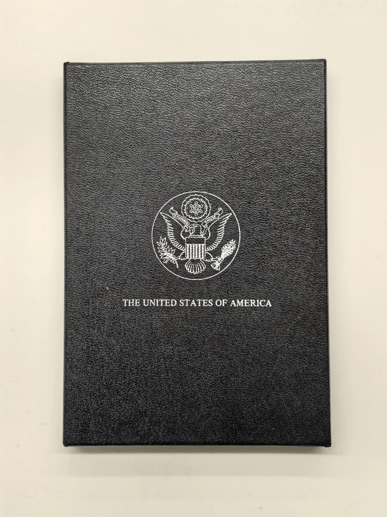 博洋堂藏家专场系列之美国钱币白金之夜专场暨第148期（全场包邮） NGC MS64 美国1882 CC 摩根 卡森厂 GSA大封装 附原盒及证书 鹰面褐色老包浆 高分难得 十字转光