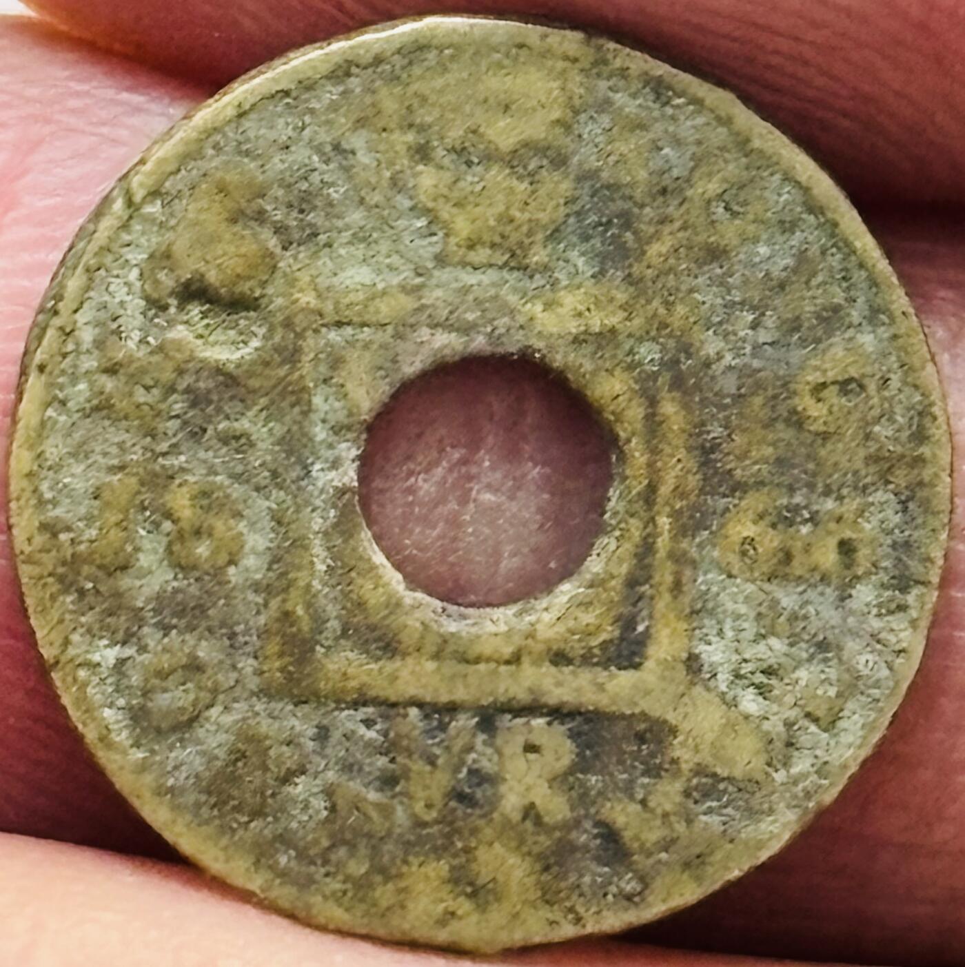 文馨钱币收藏第 282 场，【 长期接收代拍品】，加拿大老铜代用币，银币，德三系列场 稀少 1865 年英属香港一文铜币，维多利亚时期