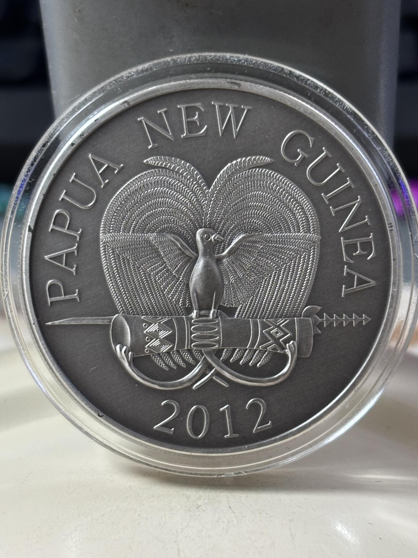 第182期拍卖 巴布亚新几内亚2012年动物针鼹食蚁兽镶黑钻石银币，999银，发行1000枚