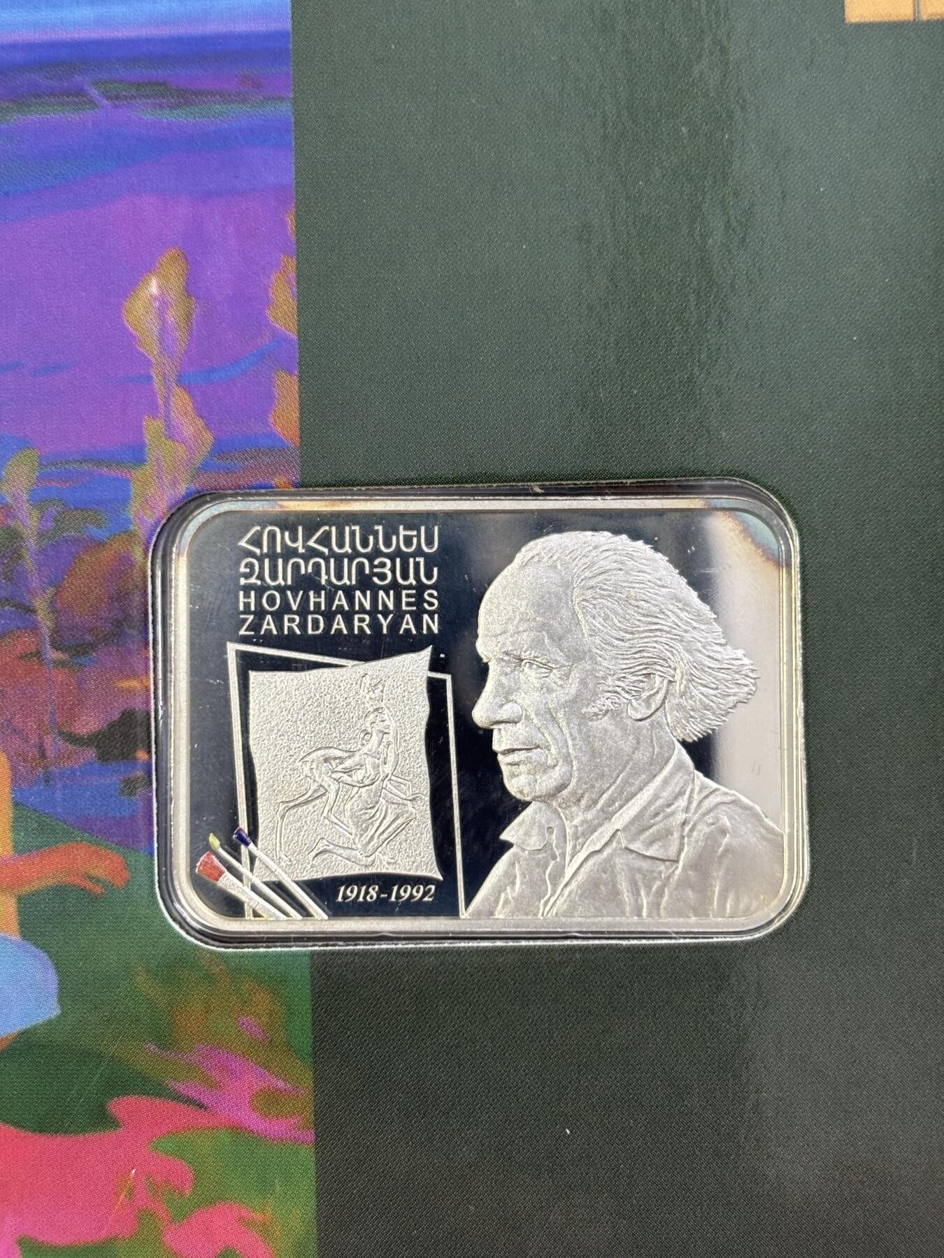 第182期拍卖 卡装亚美尼亚2018年画家系列矩形彩色精制纪念银币，925银，28.28克，发行500枚，有氧化