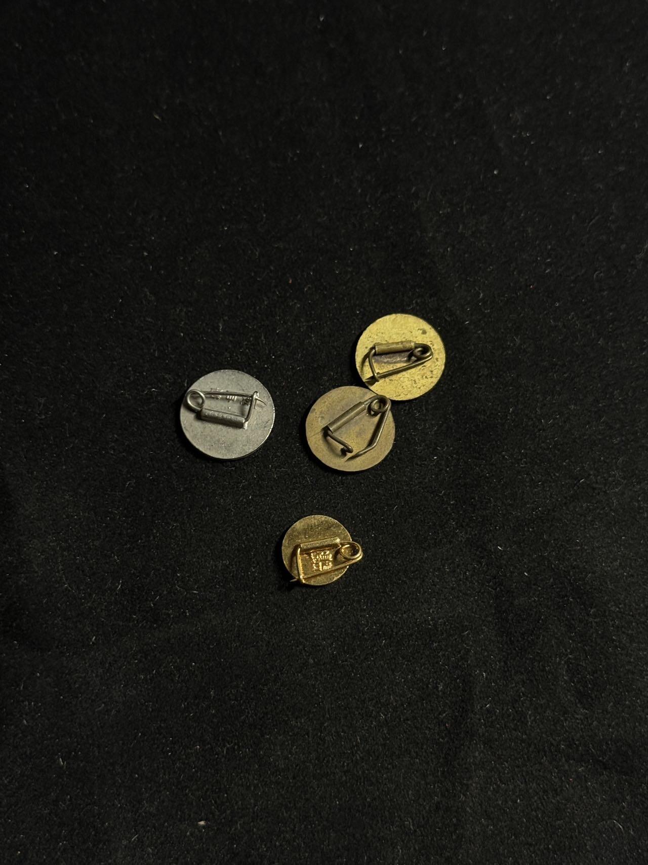 戎马世界章牌大赏第108期 日本红十字会小证章一组