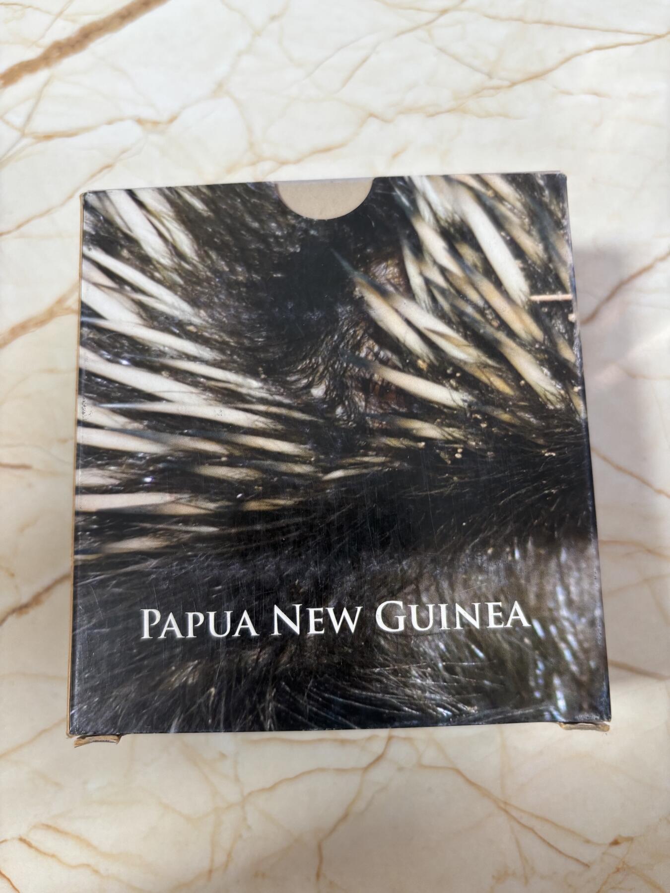 第182期拍卖 巴布亚新几内亚2012年动物针鼹食蚁兽镶黑钻石银币，999银，发行1000枚