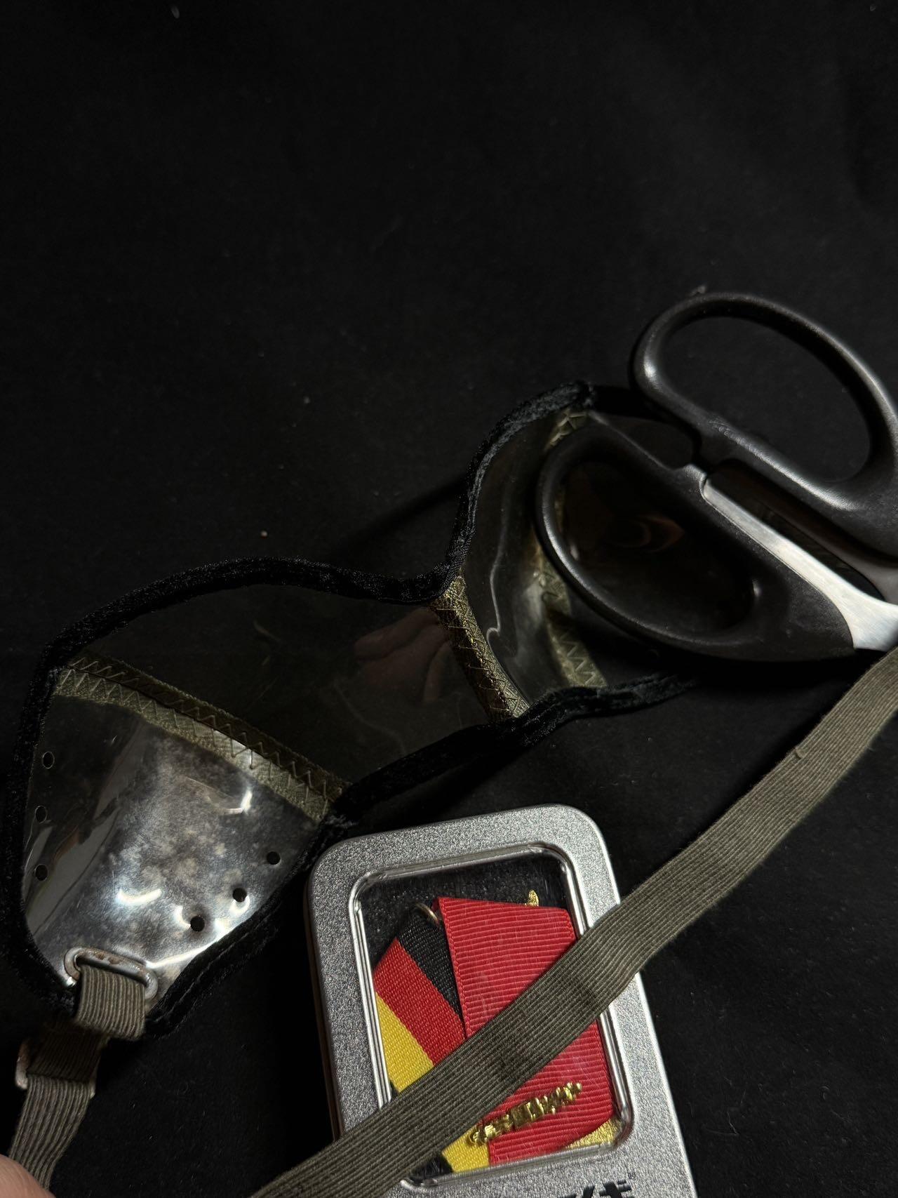 戎马世界章牌大赏第108期 德国原品M42风镜（详细见介绍）与东线复刻的一级劳动旗帜勋章