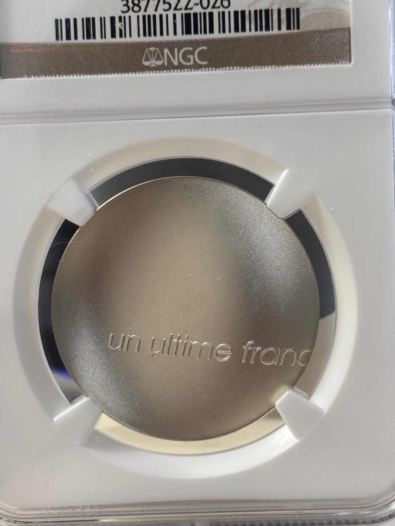 第182期拍卖 获奖币法国2001年最后的法郎波浪形曲面纪念银币NGC-PF68,17.77克，980银，