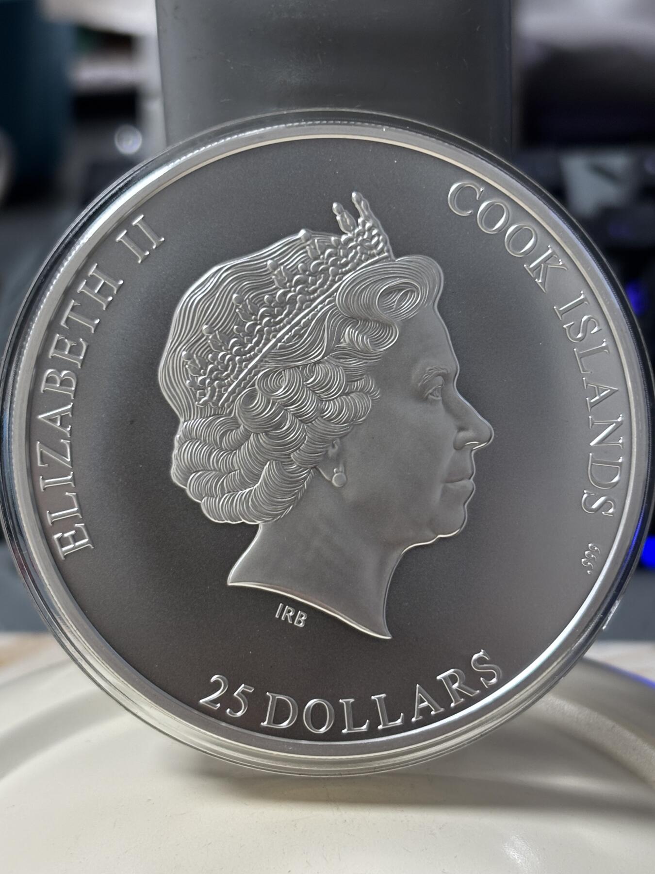 第183期拍卖 获奖库克2017年七大峰系列珠峰5盎司高浮雕银币，999银，发行777枚