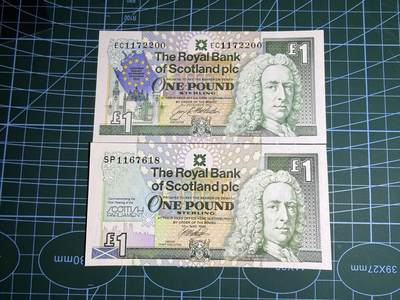【炜奕收藏】，第五十一期 - 苏格兰皇家银行1镑纪念钞两张，UNC-/UNC品相，号码均无4