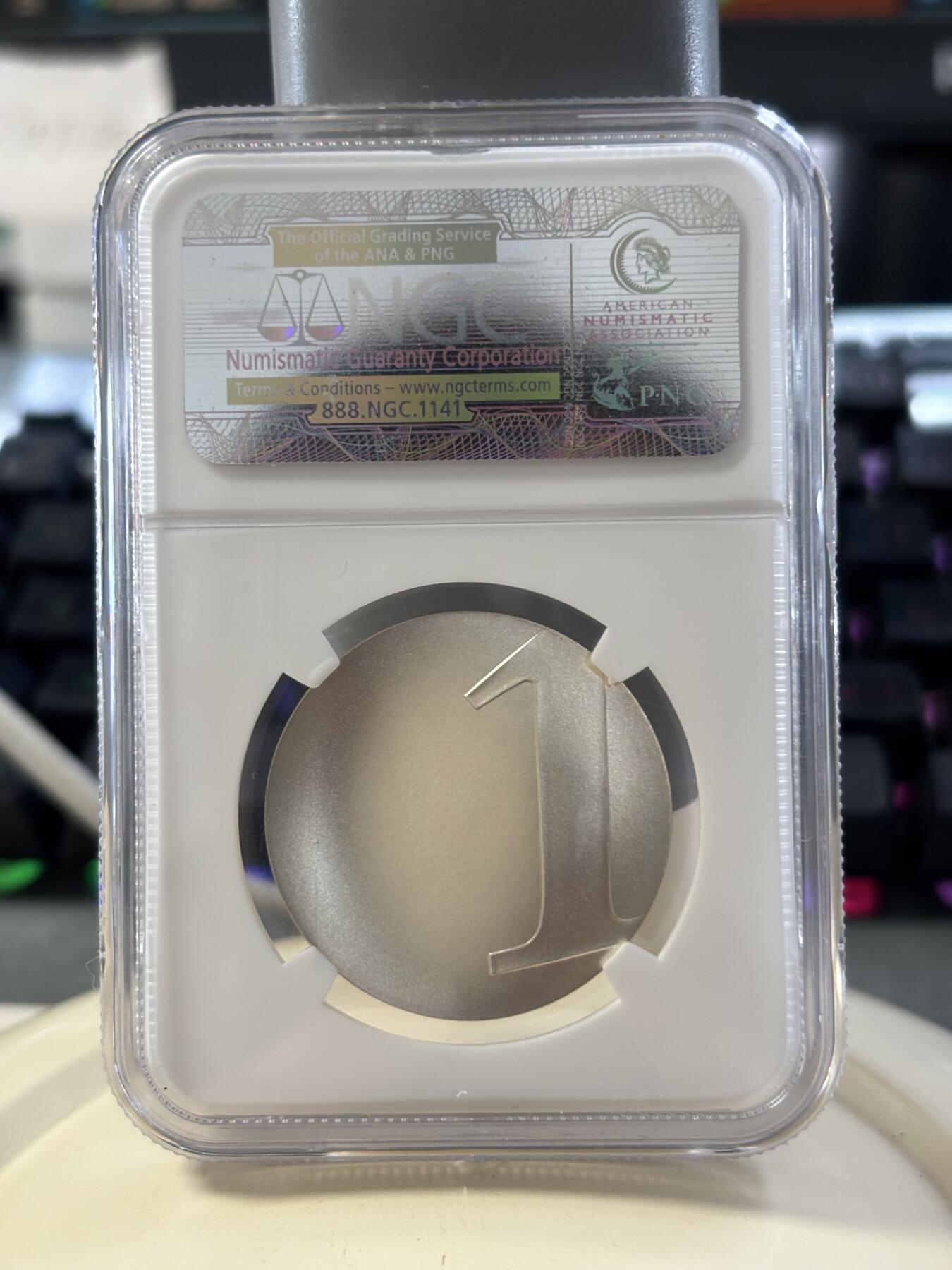 第182期拍卖 获奖币法国2001年最后的法郎波浪形曲面纪念银币NGC-PF68,17.77克，980银，